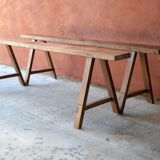 Paire de bancs de ferme en bois