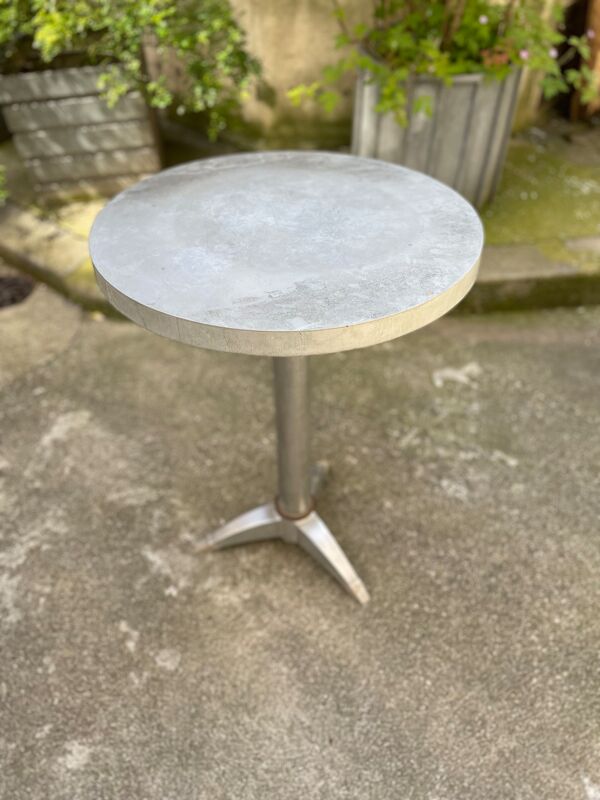 Table de bar en zinc