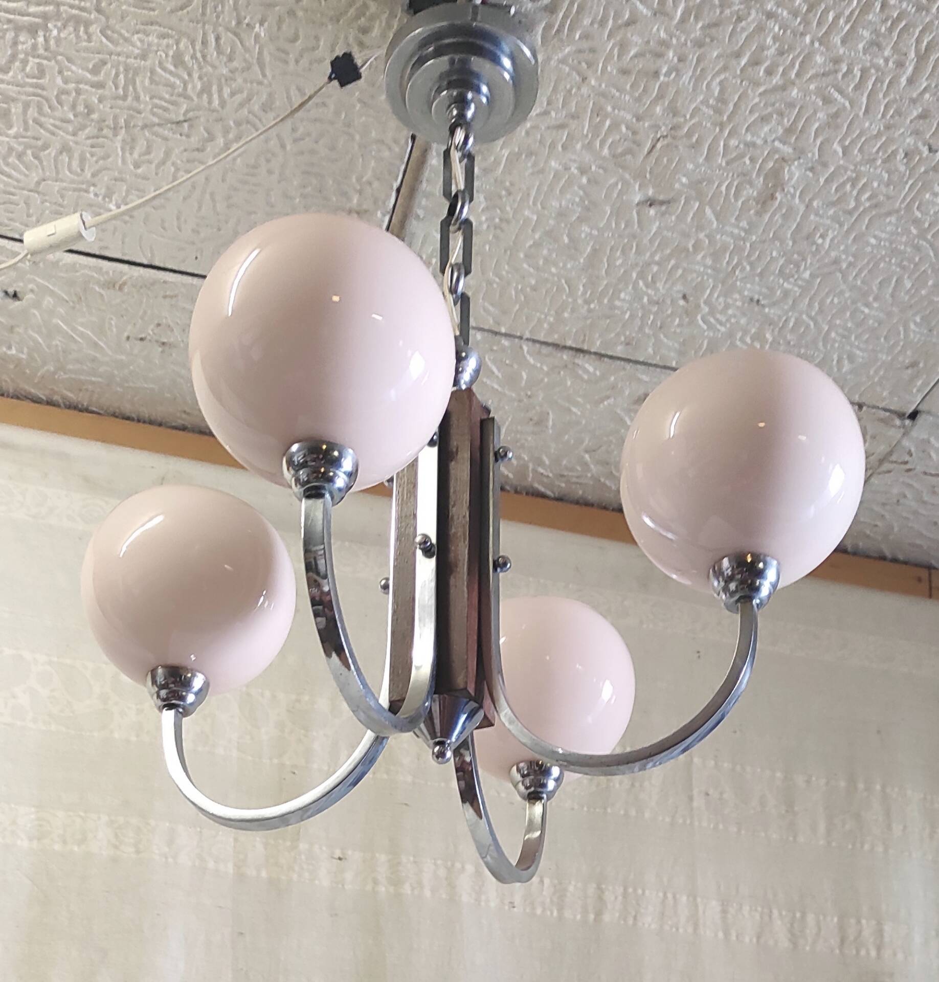 Art Deco chandelier with 4 lights in chrome metal and opaline - 1940s/50s