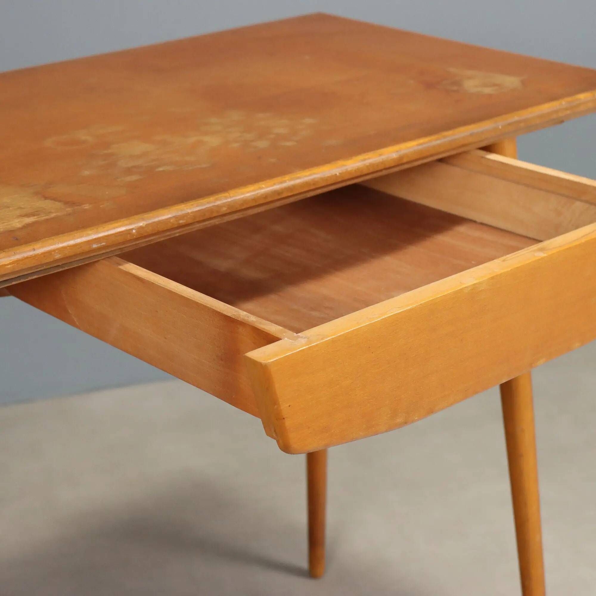 Vintage writing desk in beech with drawer, Italian design from the 1950s.