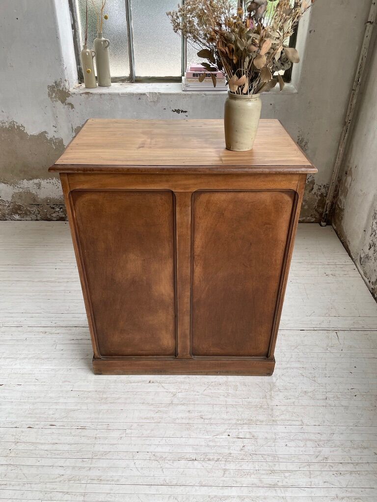 Oak trading post in early XXth century