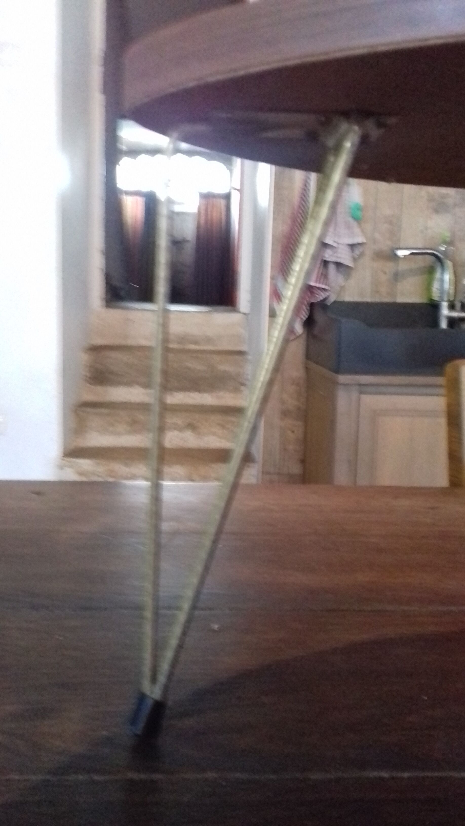 Sellette or plant door