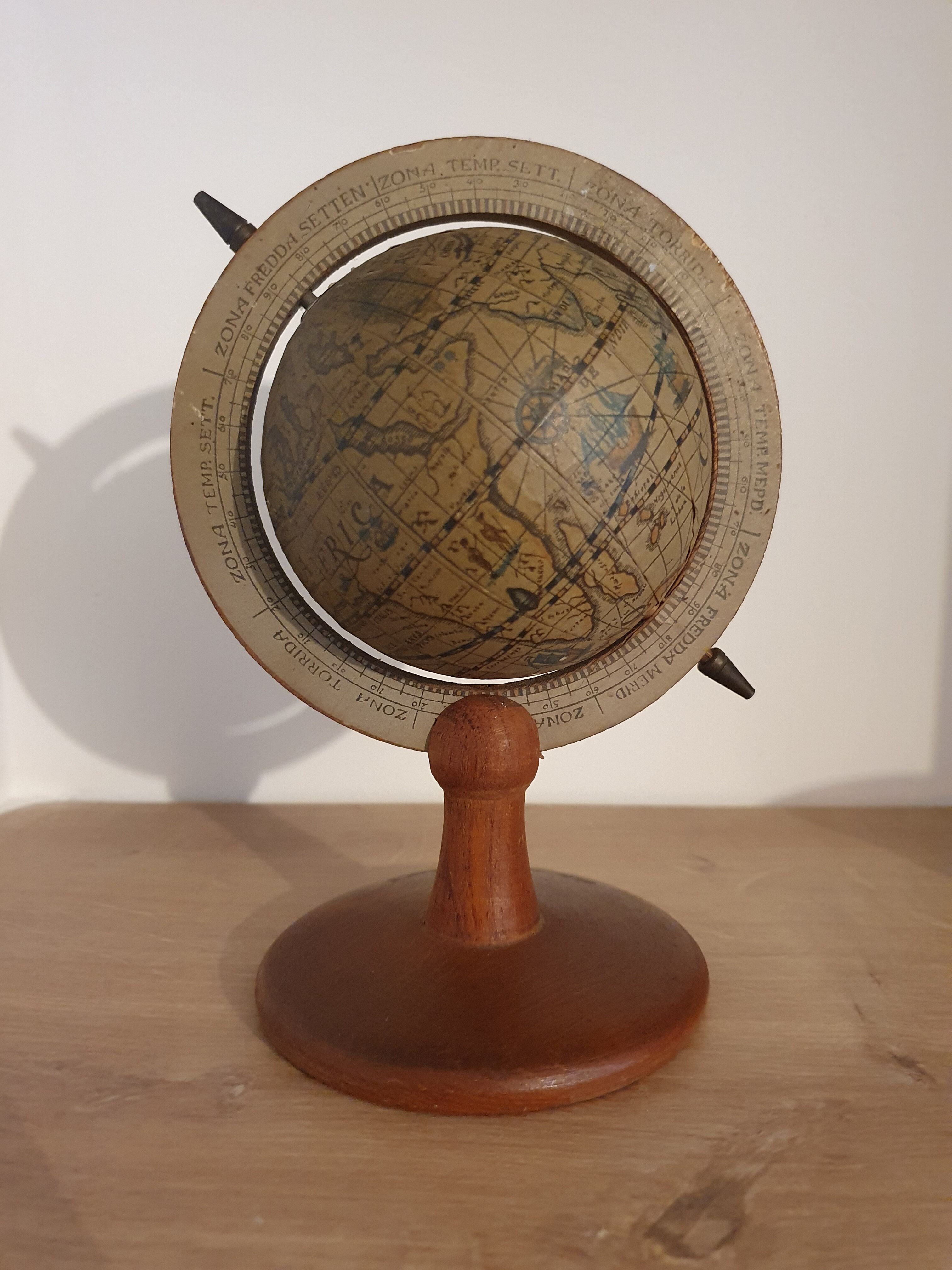 Globe terrestre vintage