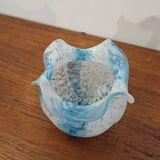 Vase en pâte de verre bleu et blanc