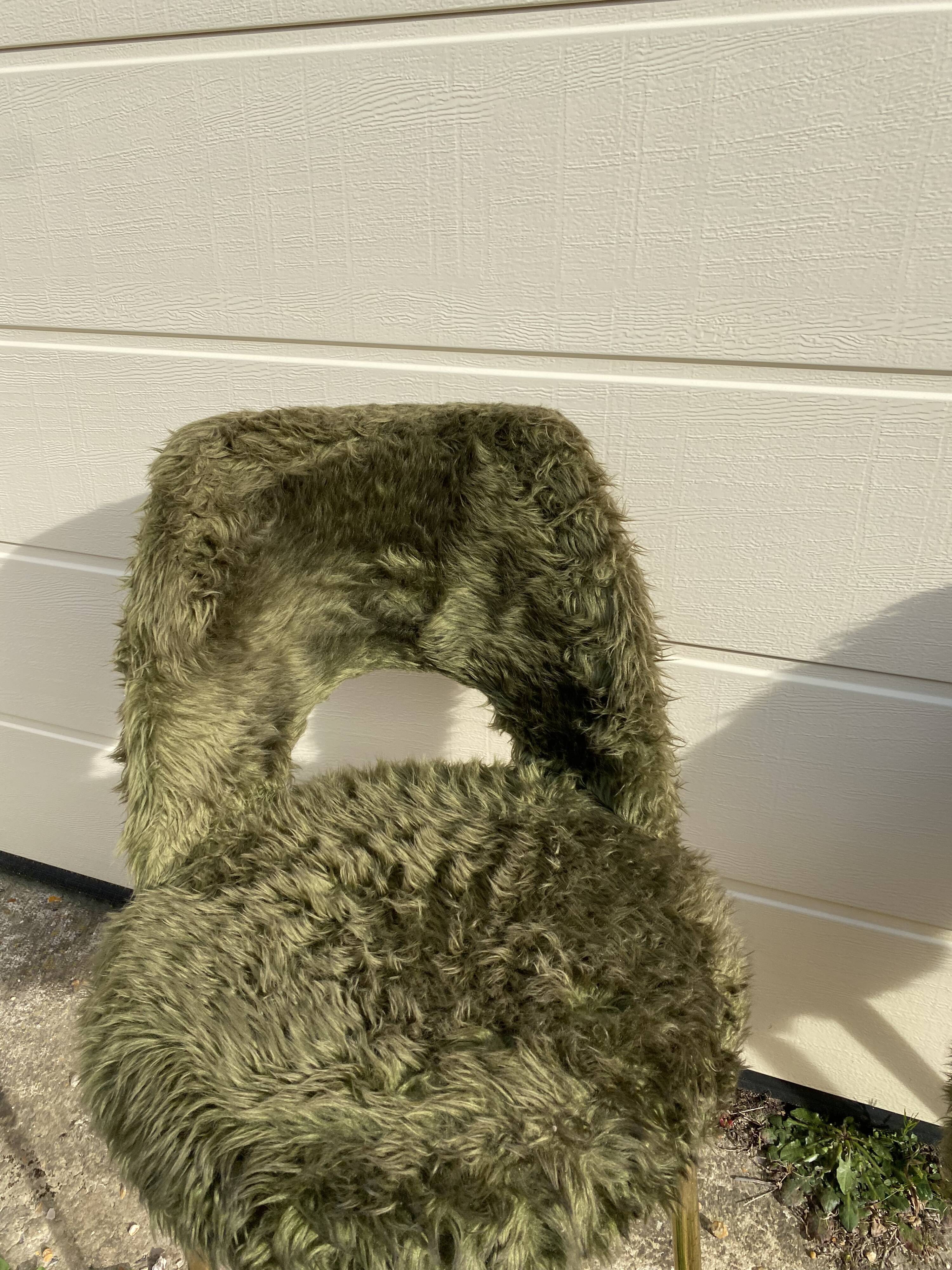 Ensemble de 2 chaises moumoute pieds dorés