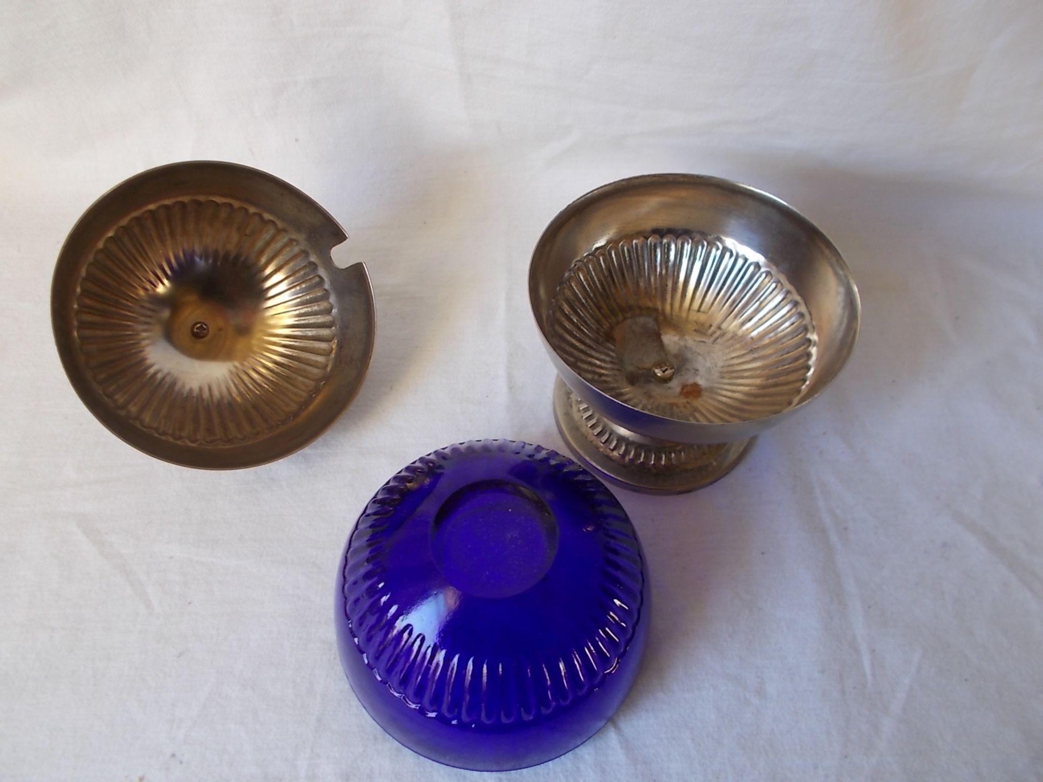 Sucrier en métal et verre bleu