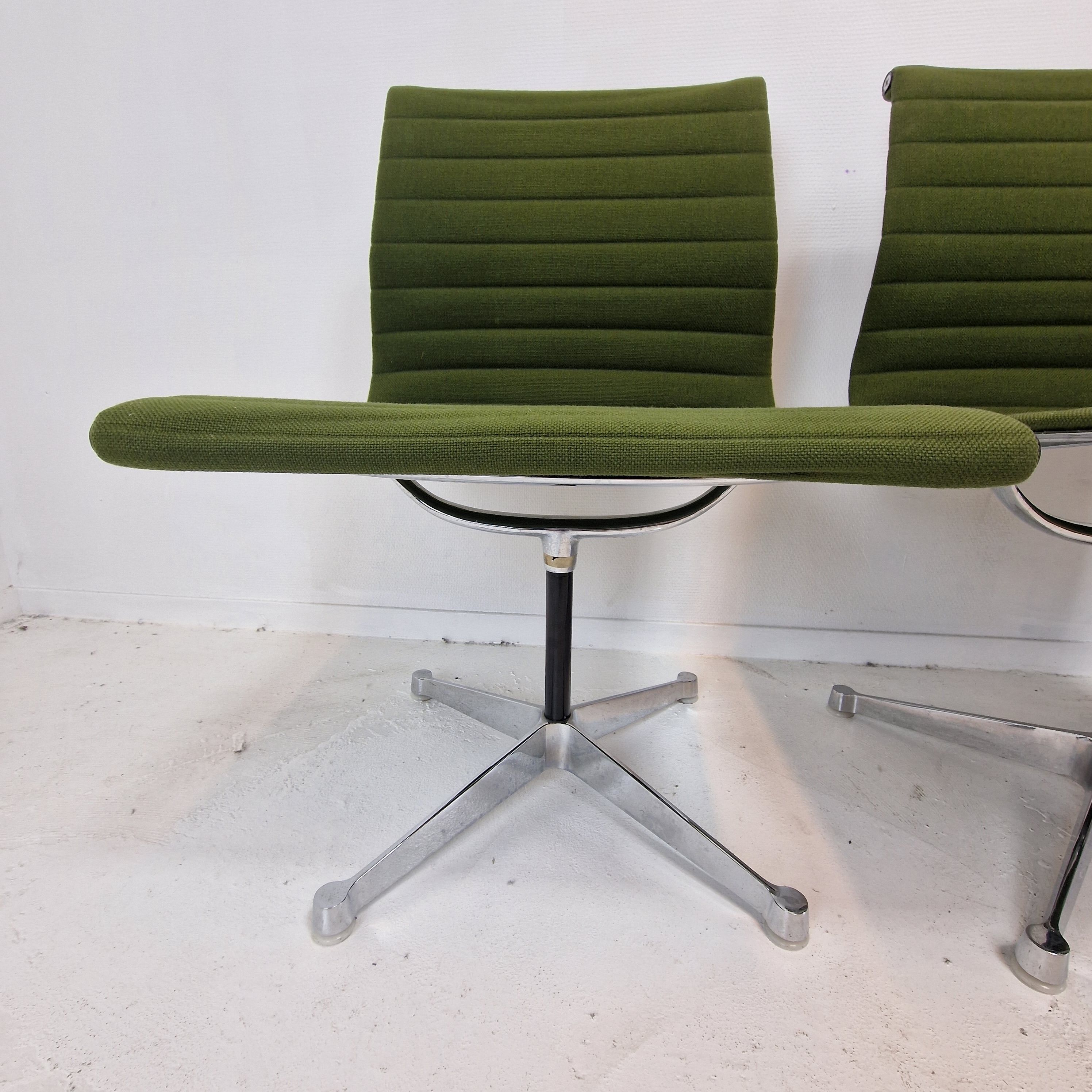 Set of 5 Model EA 105 Chairs by Eames for Herman Miller, 1970's