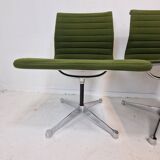 Ensemble de 5 chaises modèle EA 105 par Eames pour Herman Miller, années 1970