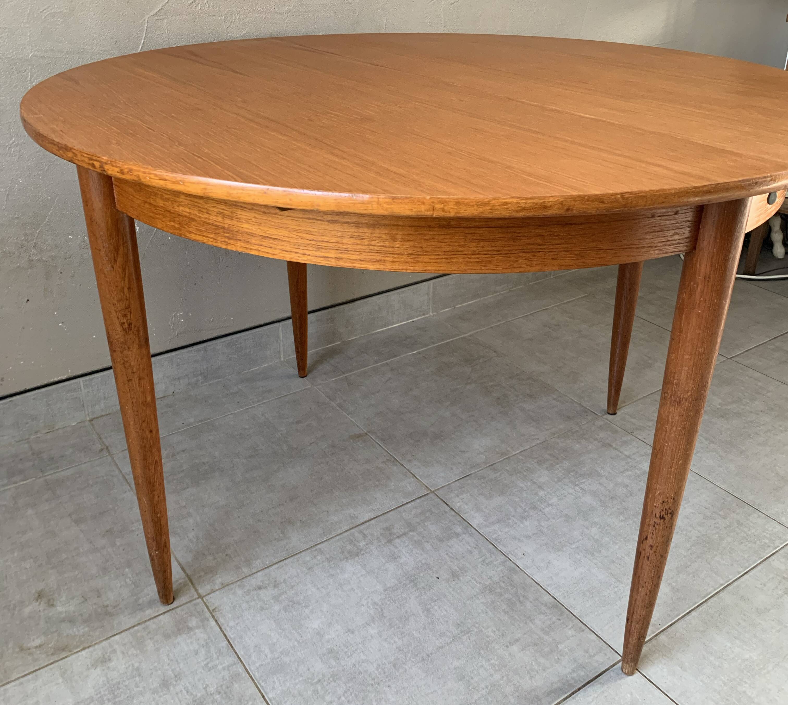 Vintage scandinavian table from the 60s extendable with butterfly extension