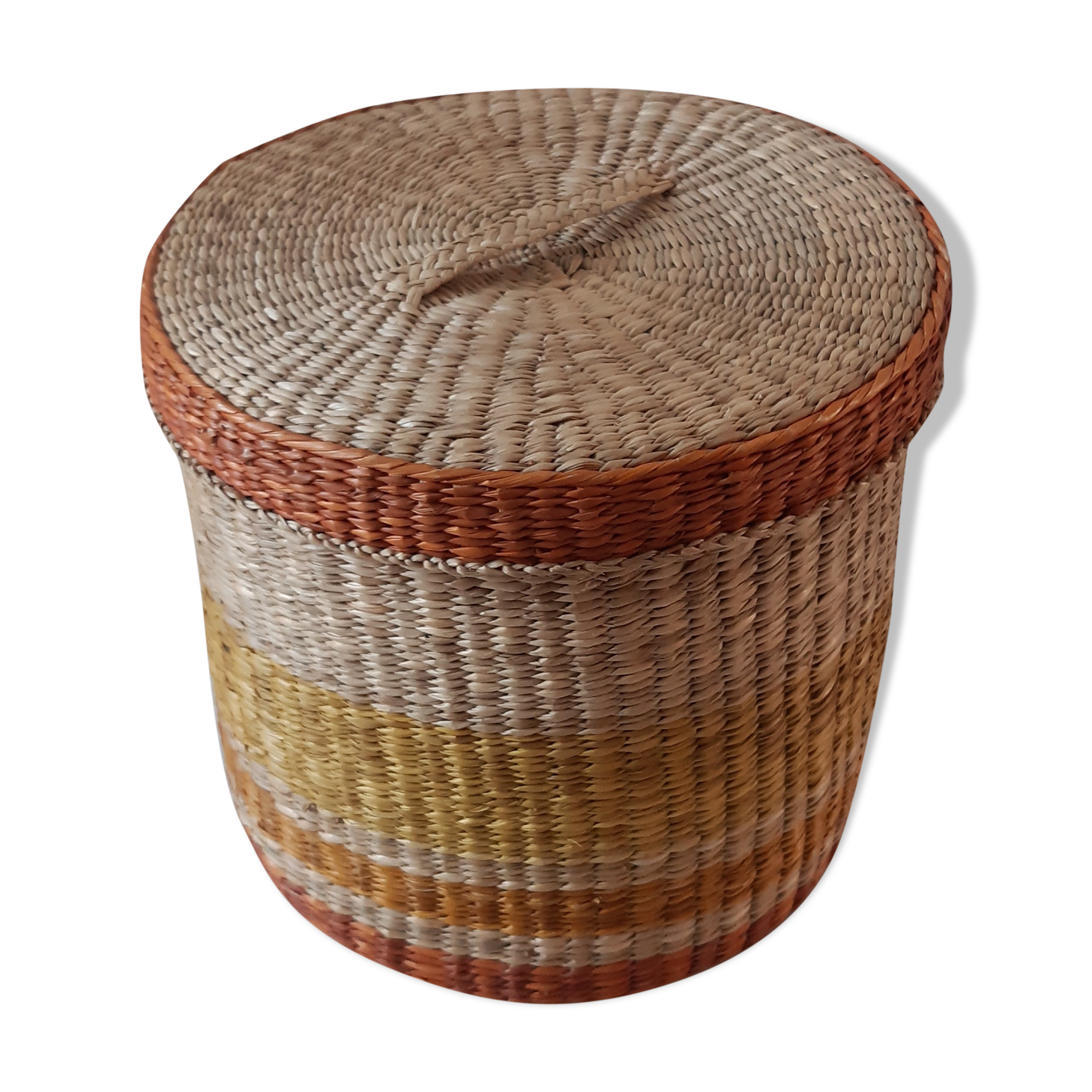 Wicker pan with vintage lid