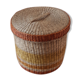 Wicker pan with vintage lid