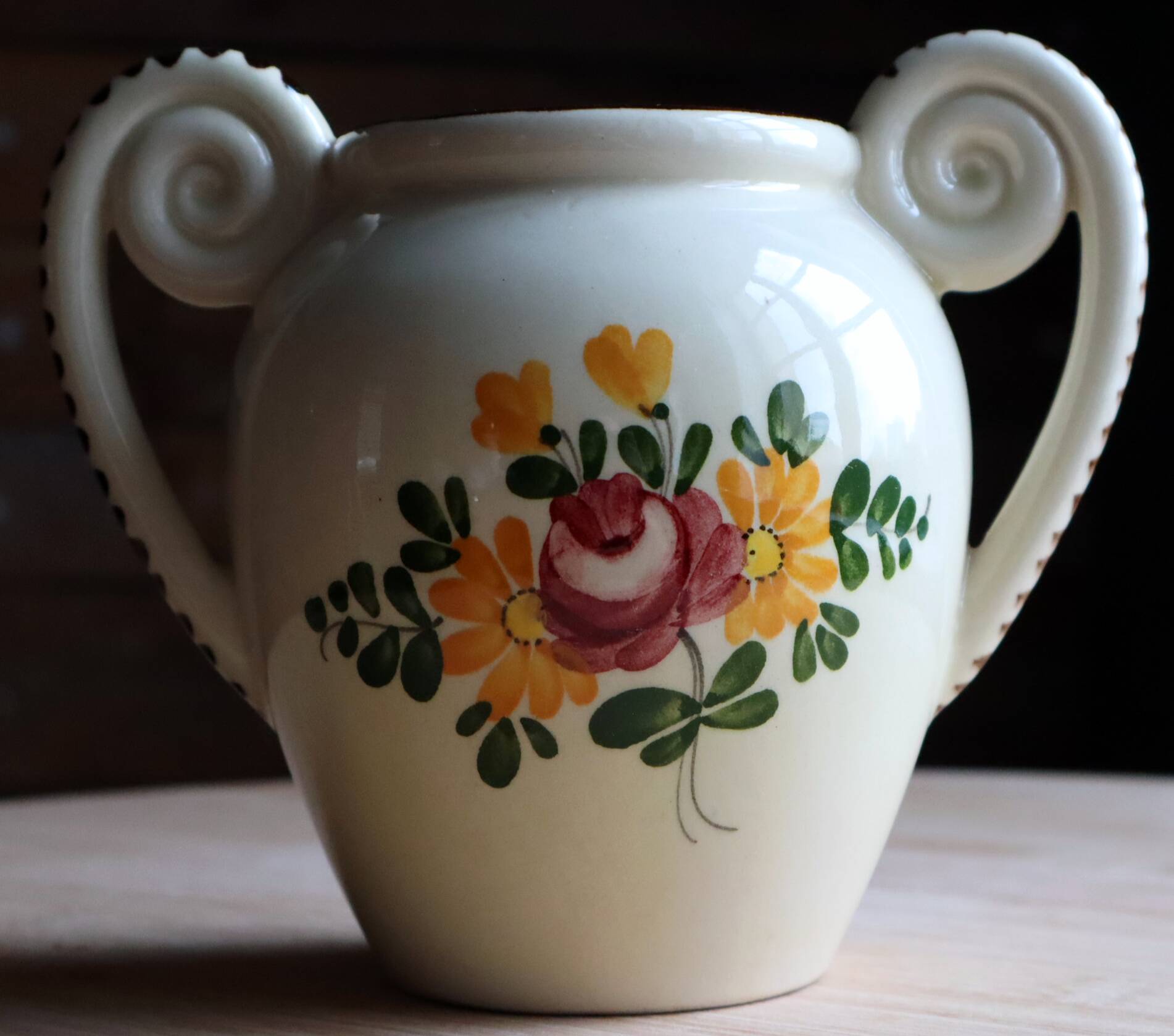 Small double-handled vase in French earthenware – Hand-painted floral decoration