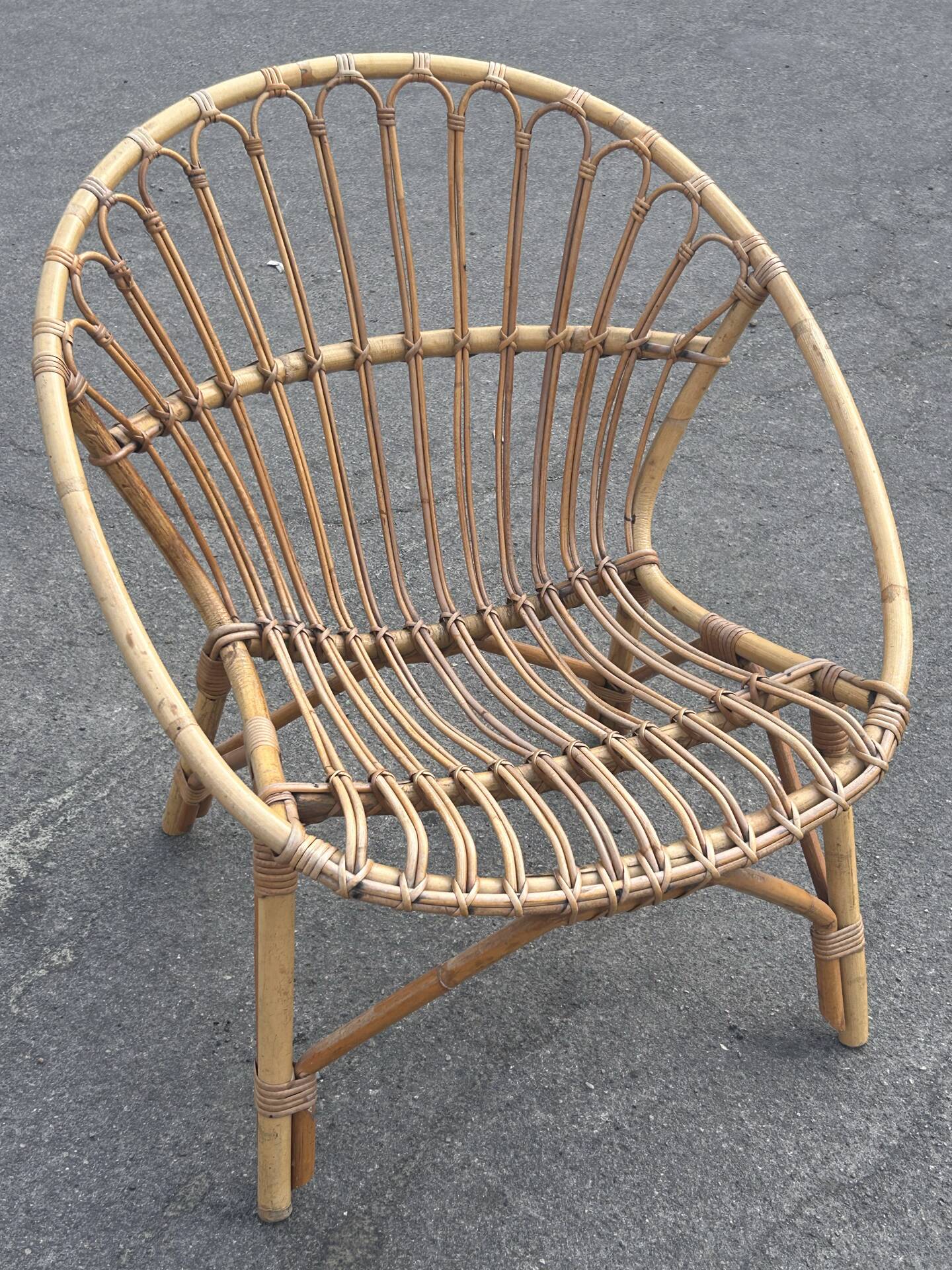 Vintage 1960s rattan shell chair – an icon of bohemian design.