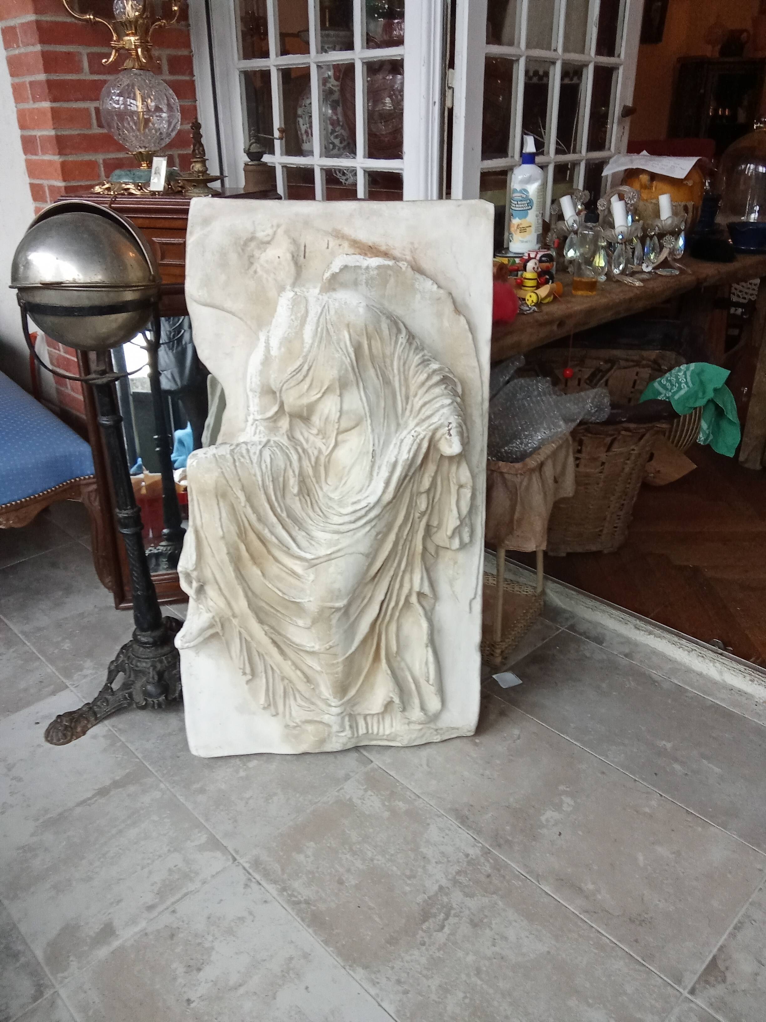 Ancien bas relief sculpture en plâtre Déesse Nike