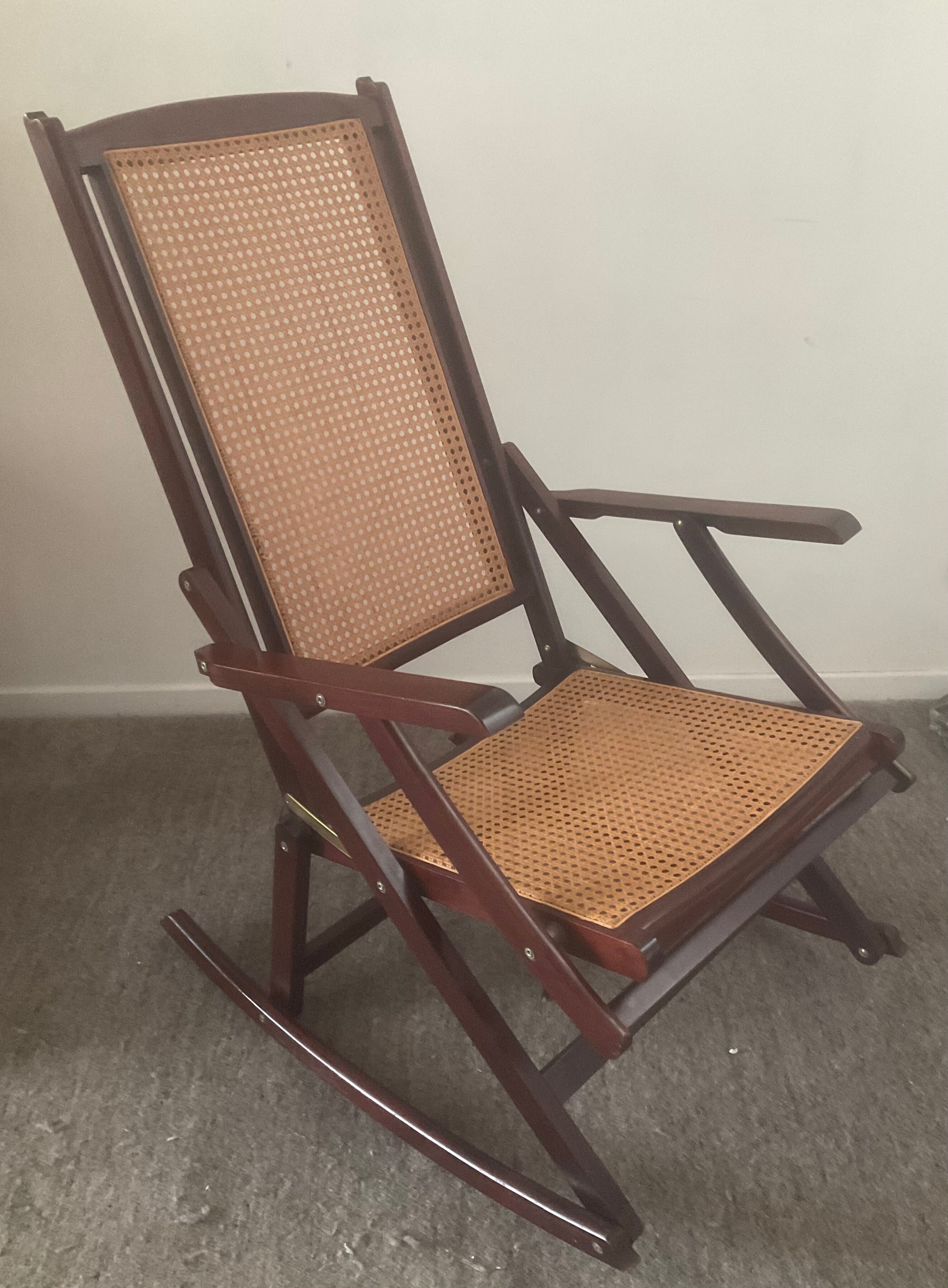 Folding wooden rocking chair and cannage from the 70s