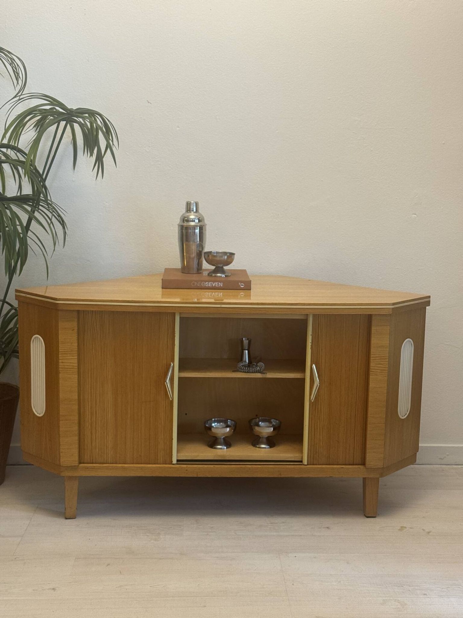 Cabinet de bar vintage « speakeasy »