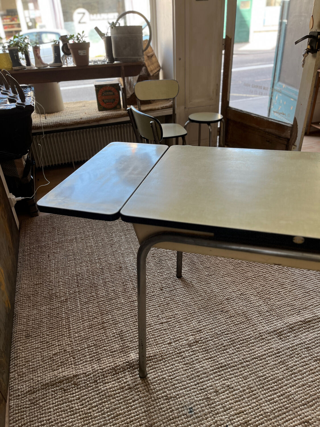 Formica and chrome extension table 2 stools 2 chairs