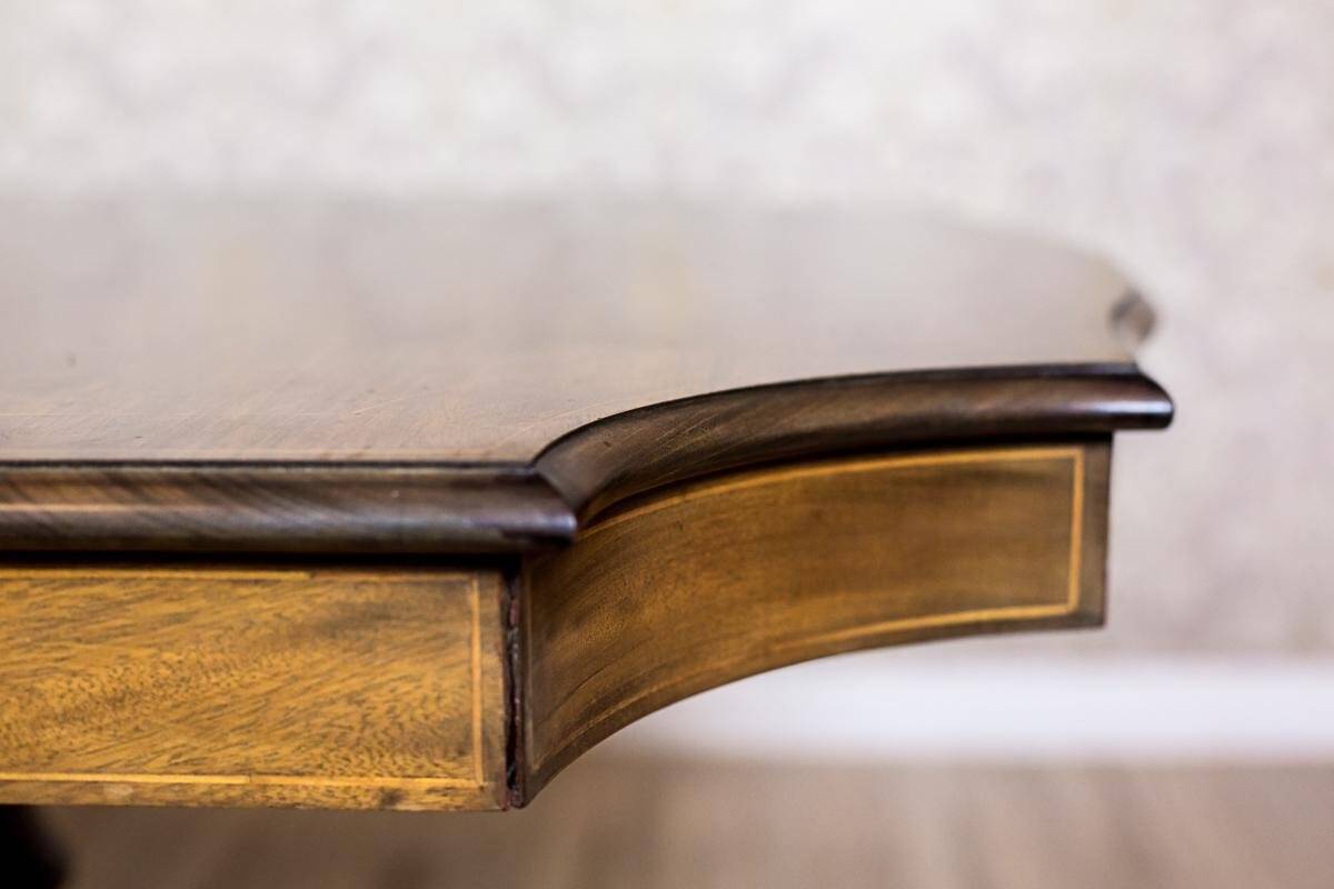 English Extendable Dining Table in Mahogany, 1920