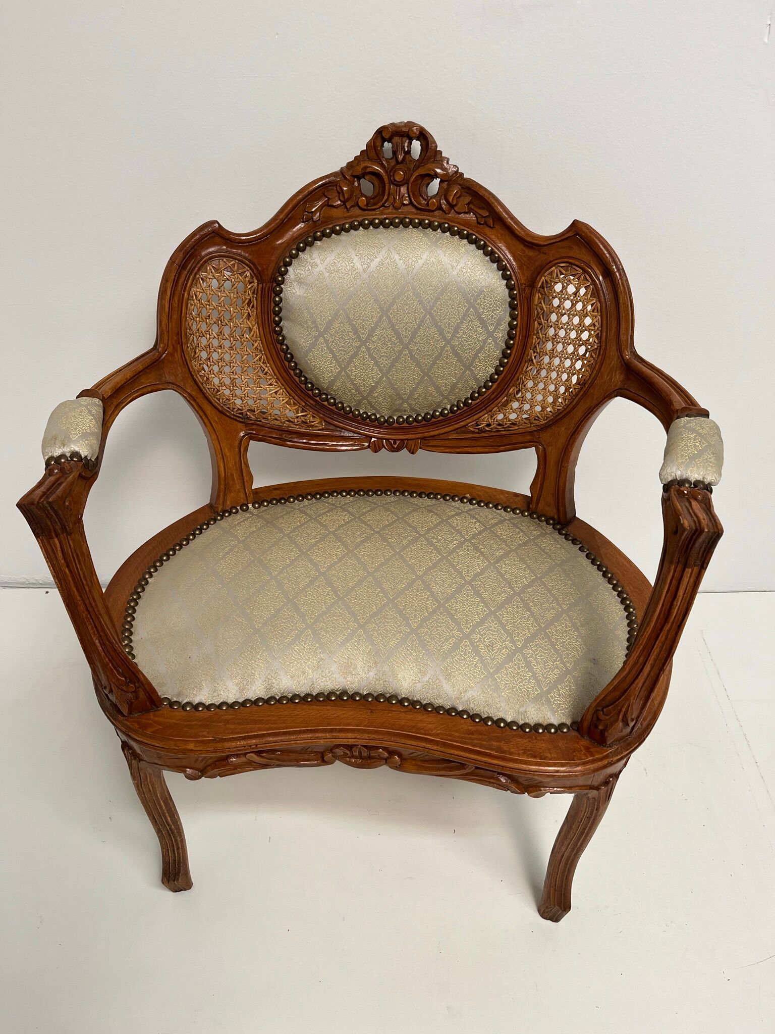 Salon Louis XVI canned and molded medallion