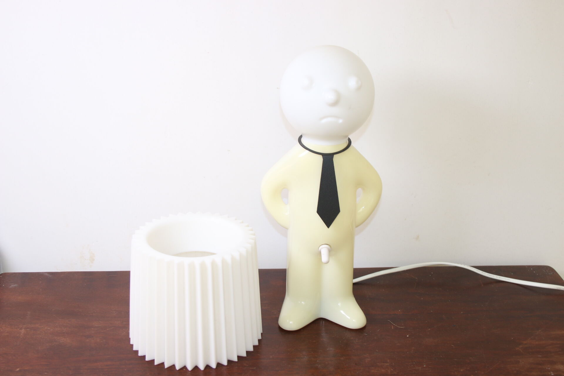 Lampe de table de nuit M. P  avec un bouton excitant sur / off