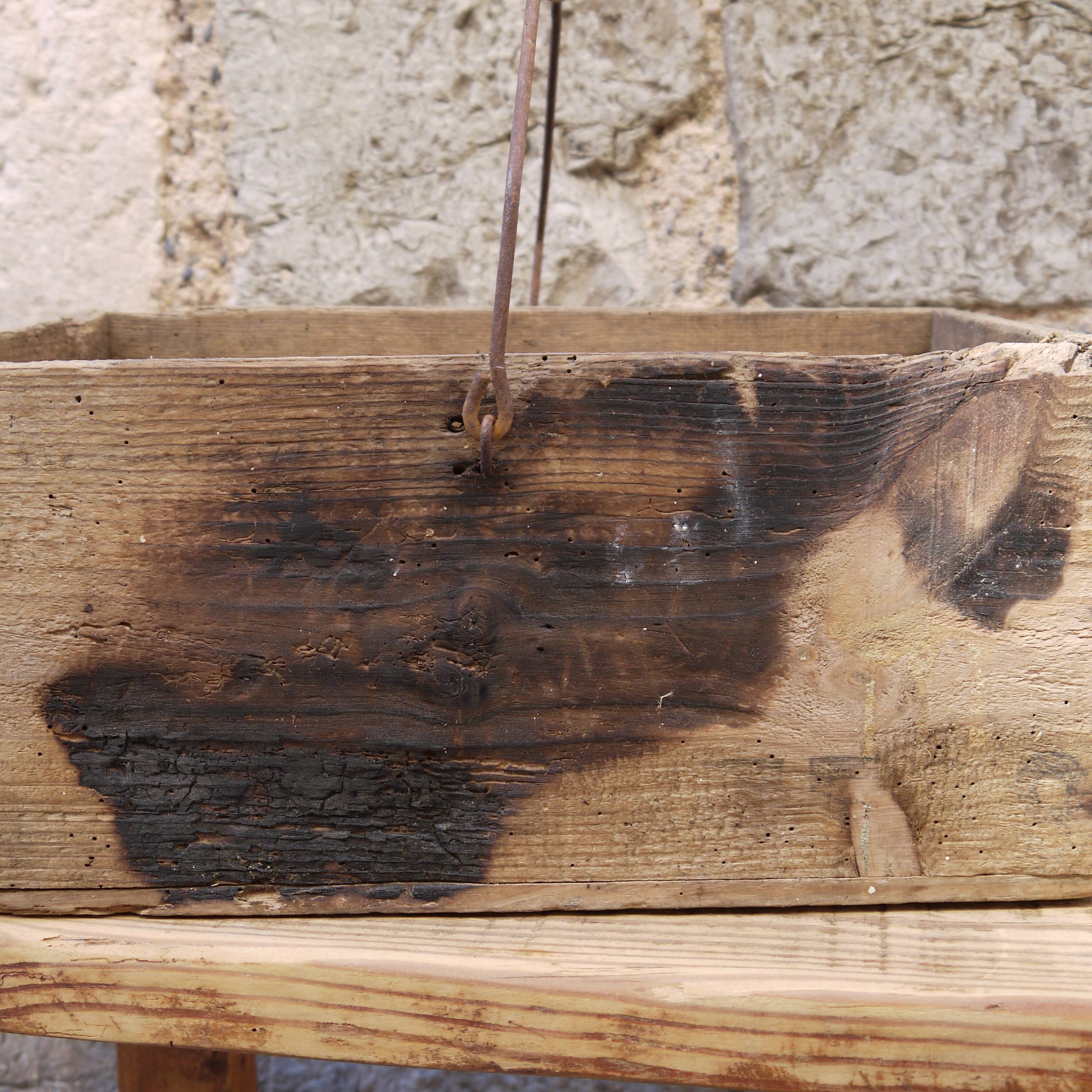 Wooden crate with handle