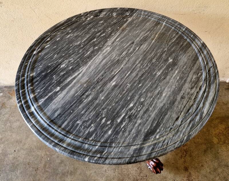 Table, guéridon en acajou et placage d'acajou - Époque Restauration (vers 1820-1830)