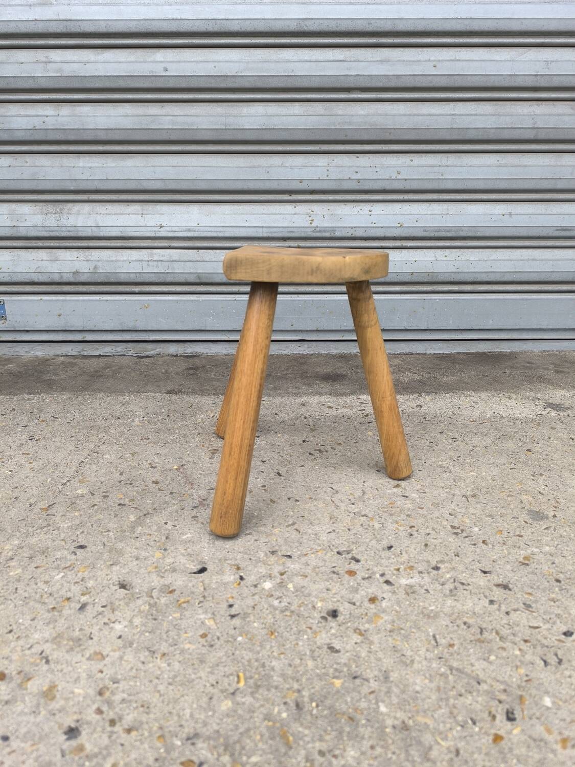 Tabouret tripode en bois de hêtre 1960