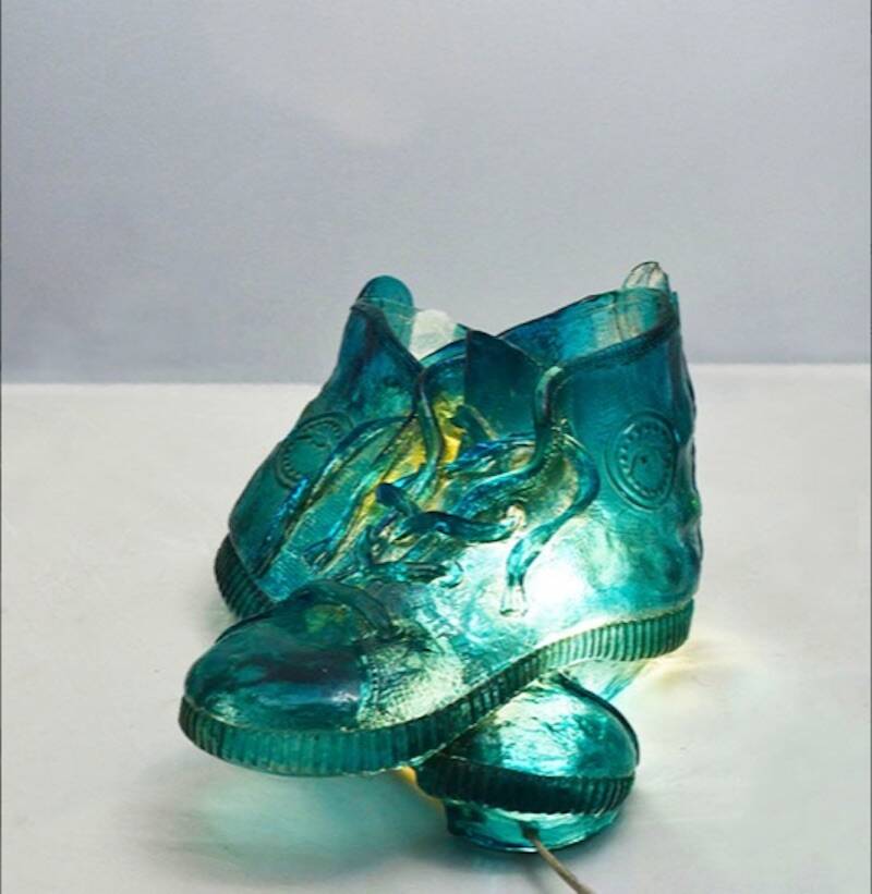 Rare resin table lamp produced by L'isola che non c'è in the 1970s