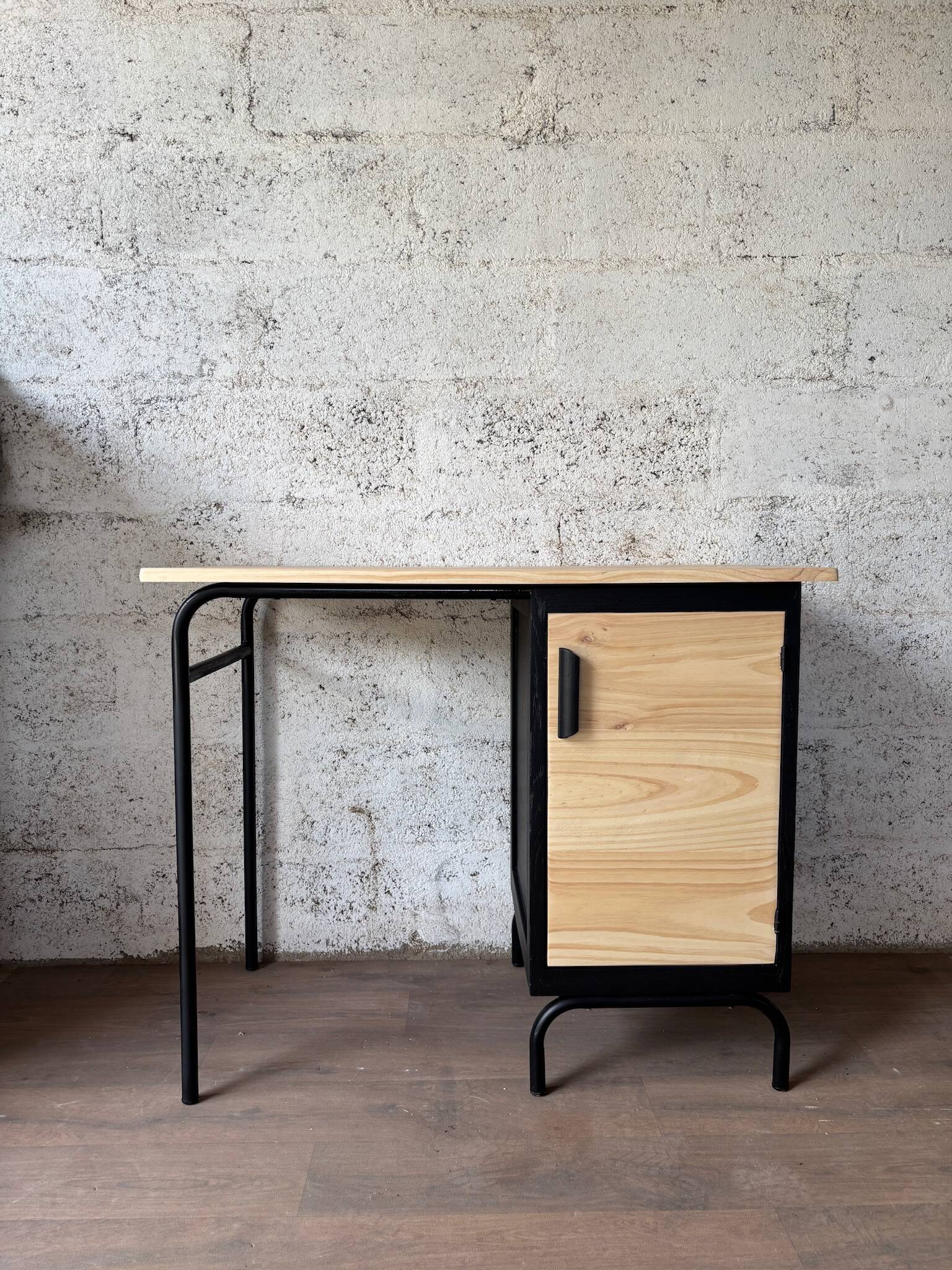 Bureau enfant noir et bois