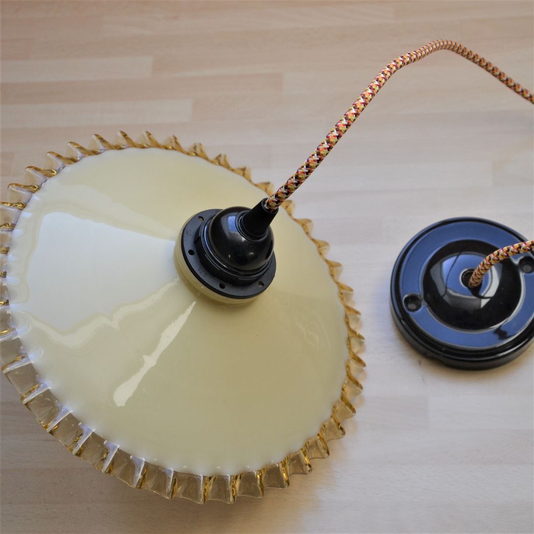 Straw yellow opaline hanging