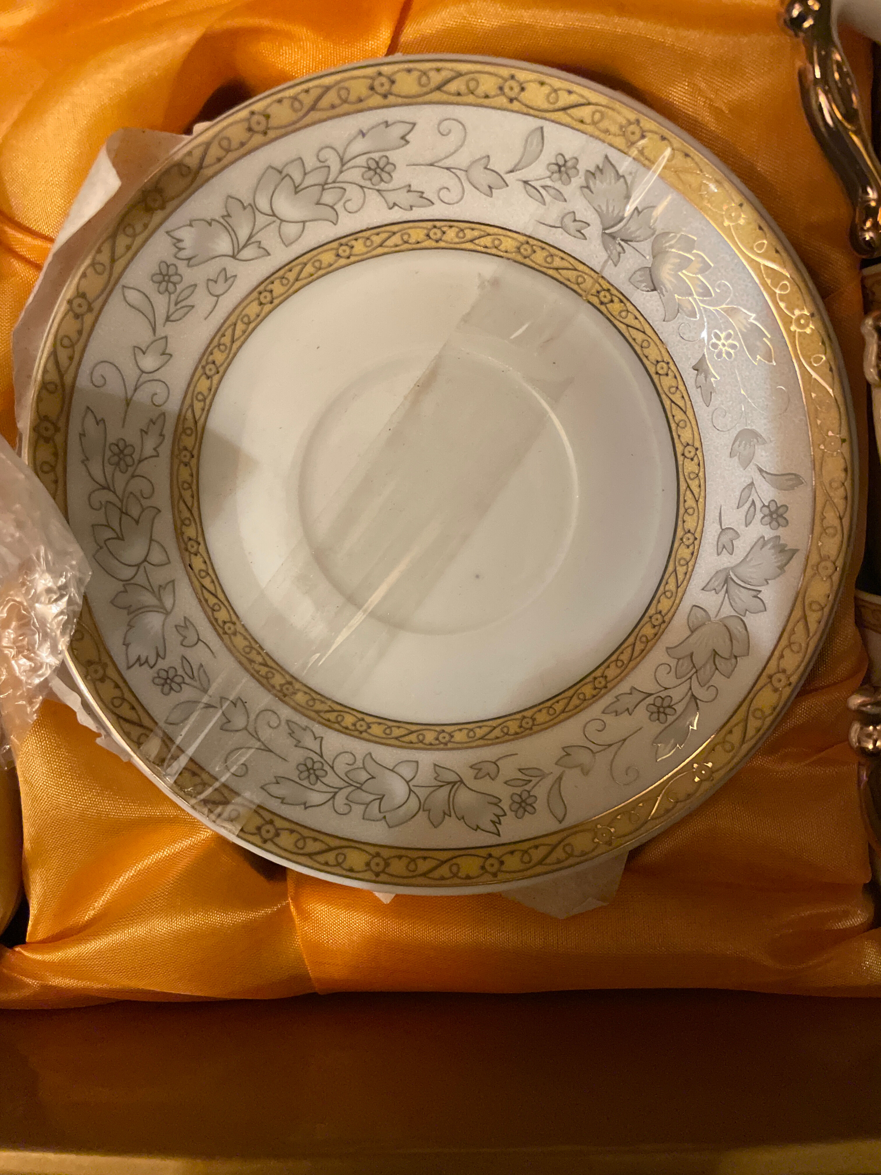 6 cups and saucers porcelain Bacary