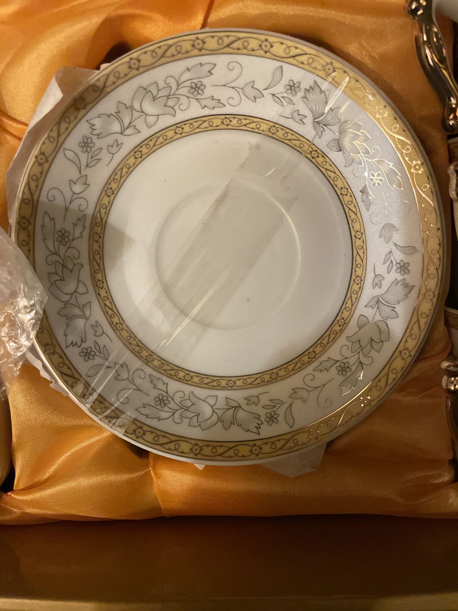 6 tasses et soucoupes porcelaine Bavary