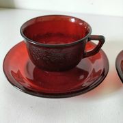 Set of cups and saucers Arcoroc Sierra ruby – 1970s