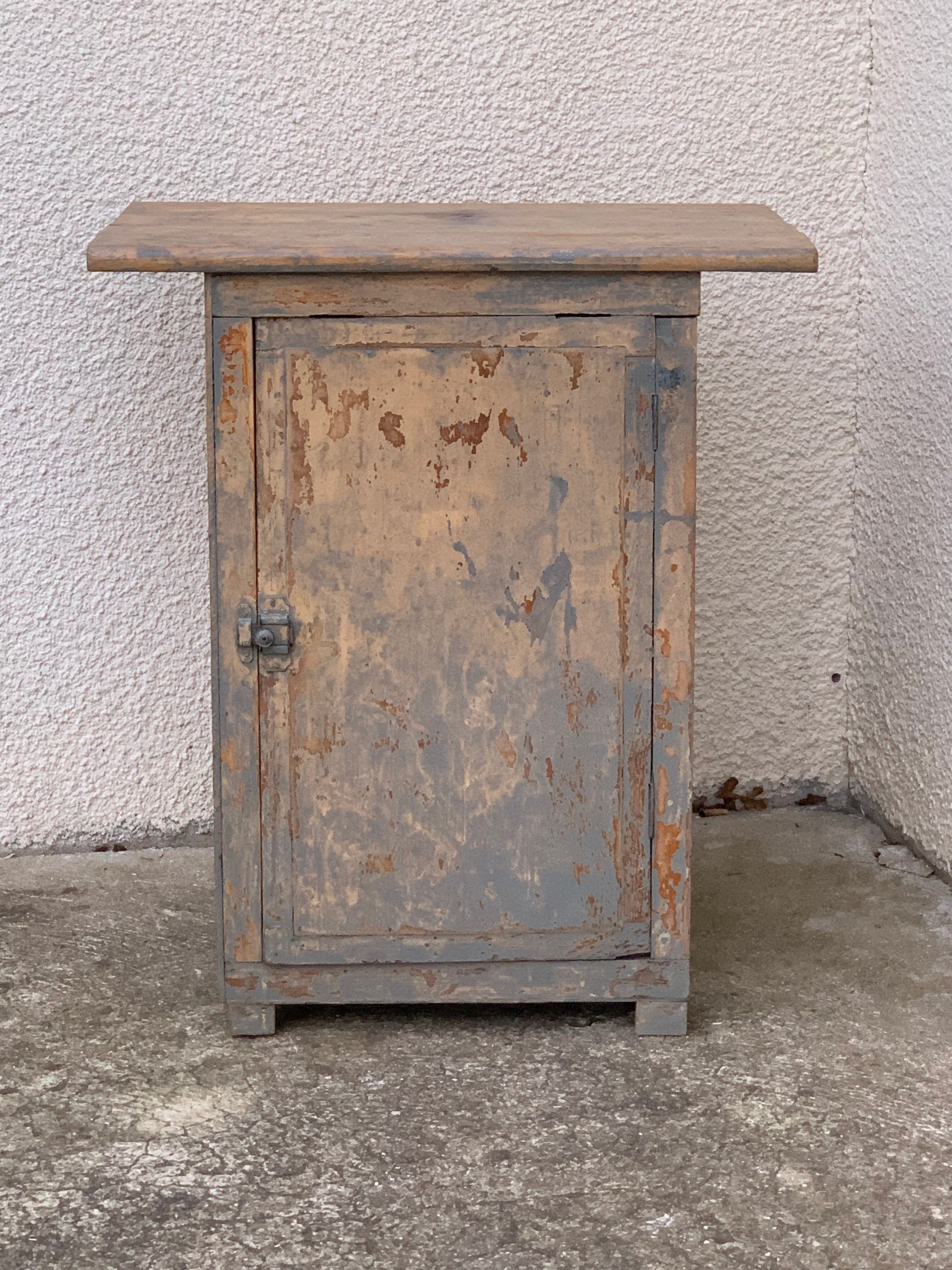 Parisian workshop buffet with patina 1940