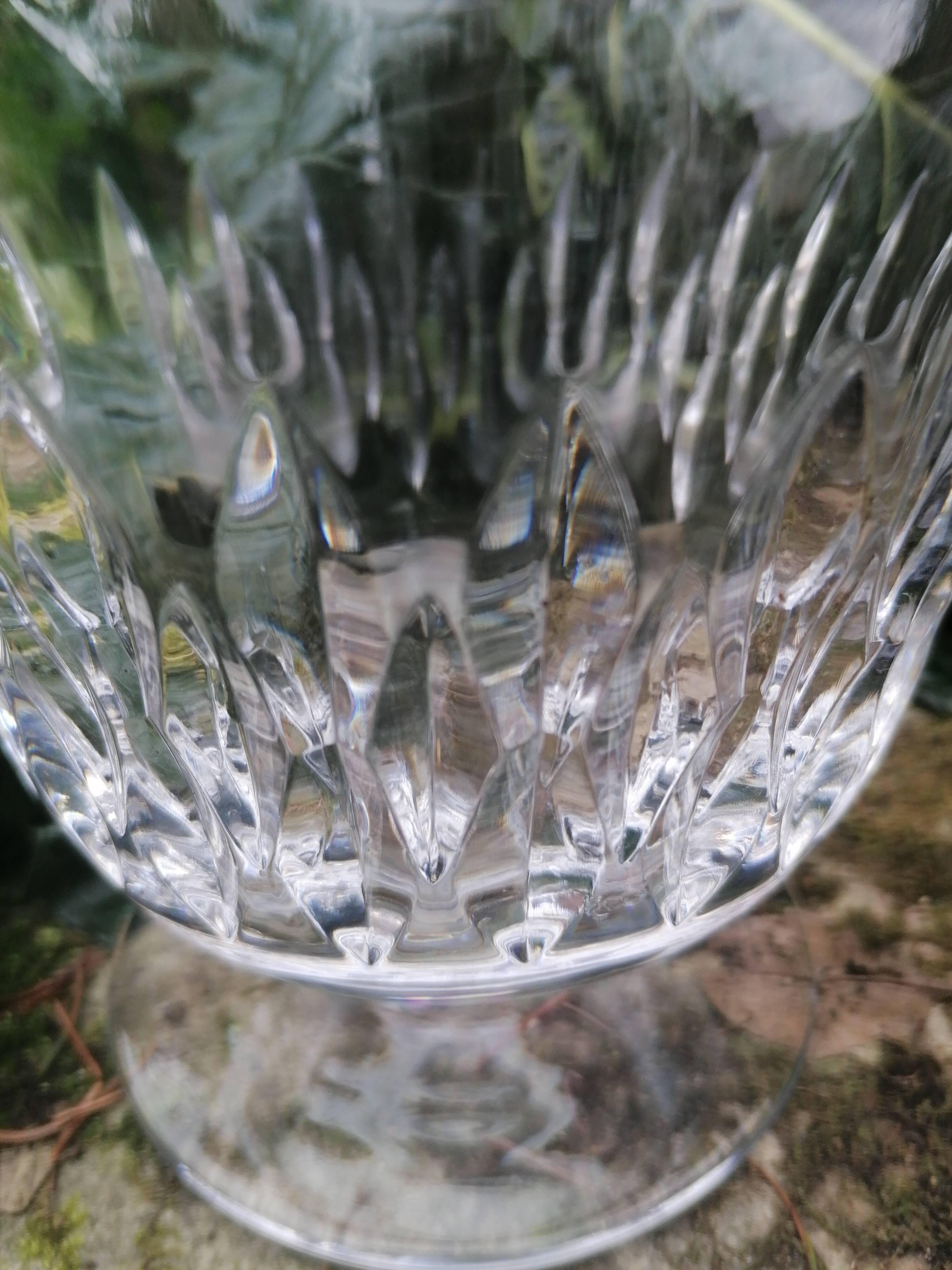 broc en verre taillé