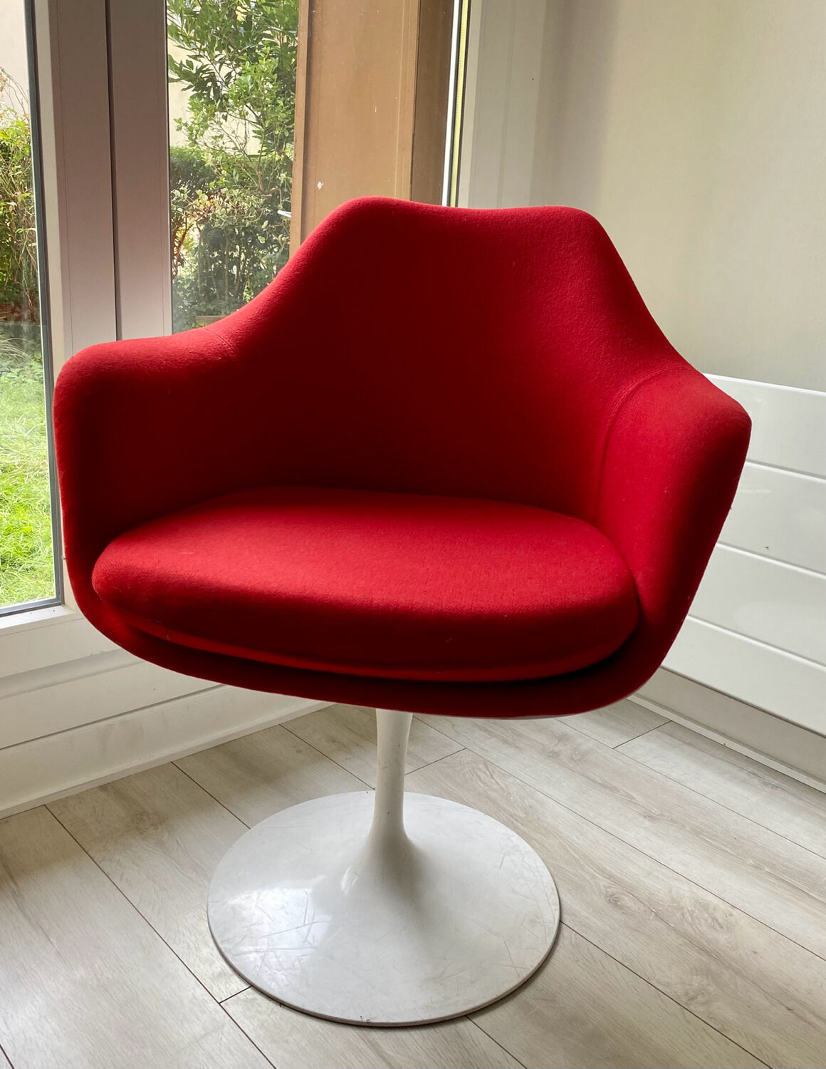 Fauteuil Tulip pivotant par Eero Saarinen