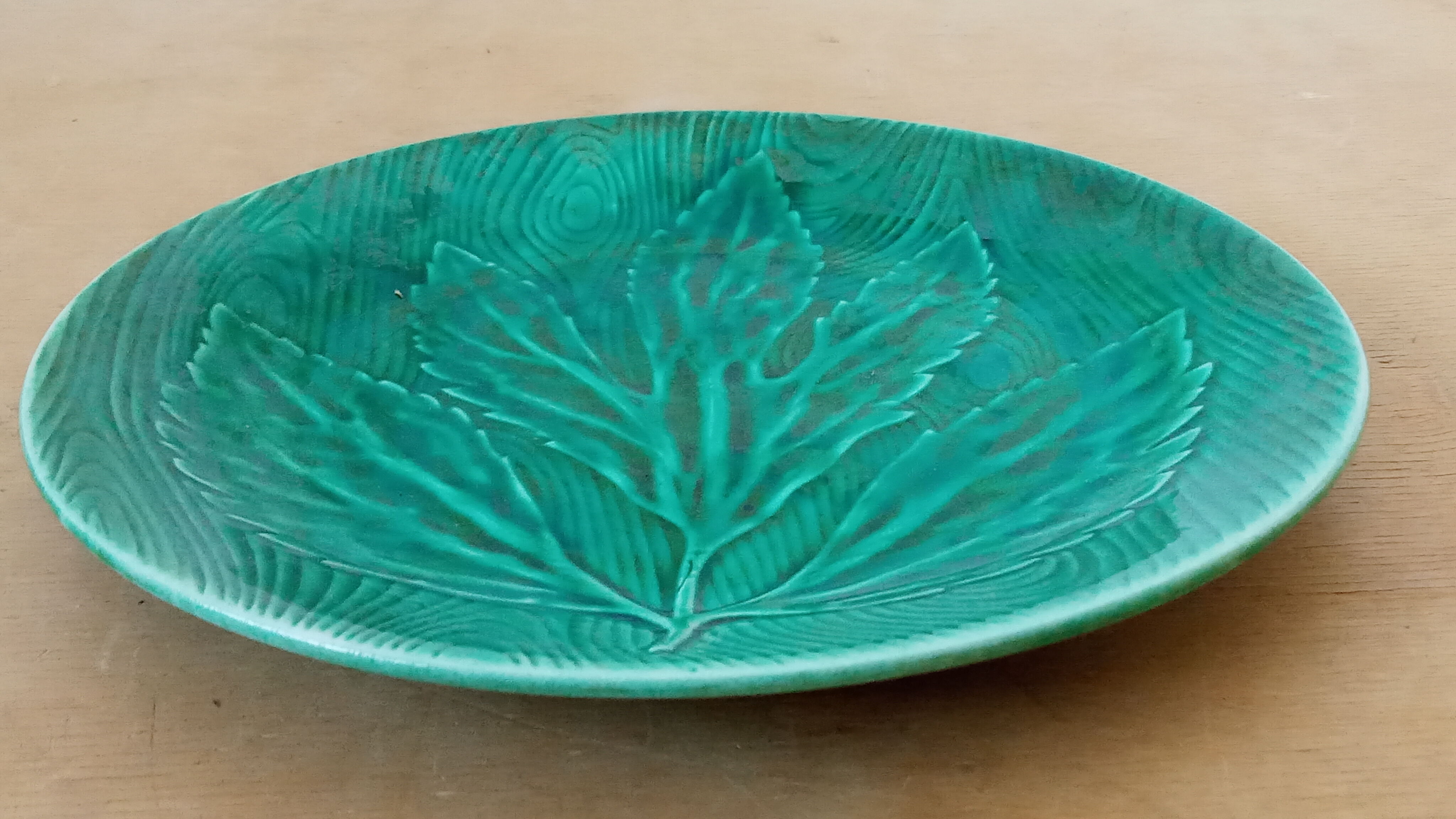 Six assiettes en barbotine de Gien