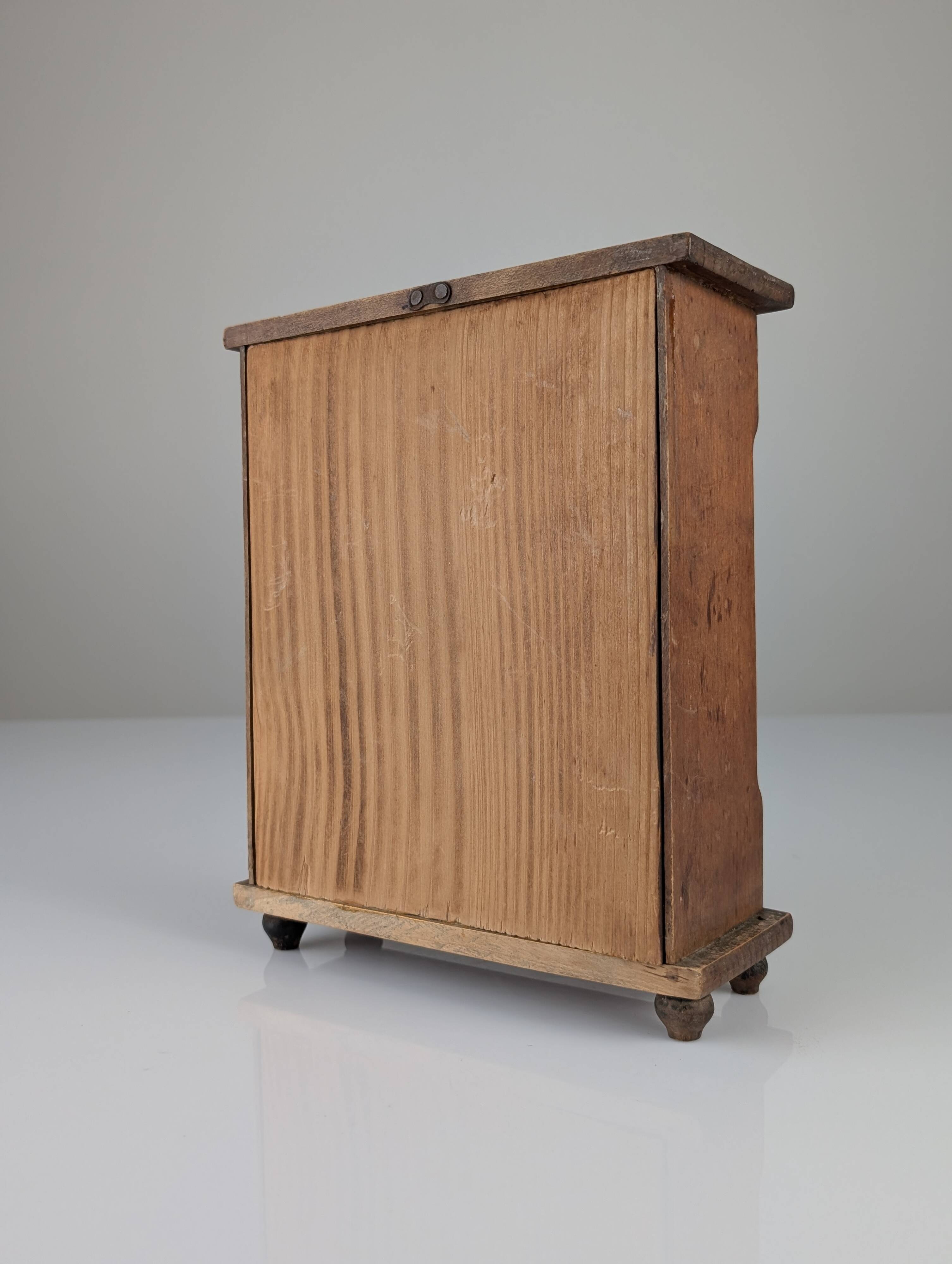 Cabinet à épices en bois rustique espagnol avec étiquettes en céramique, années 1930