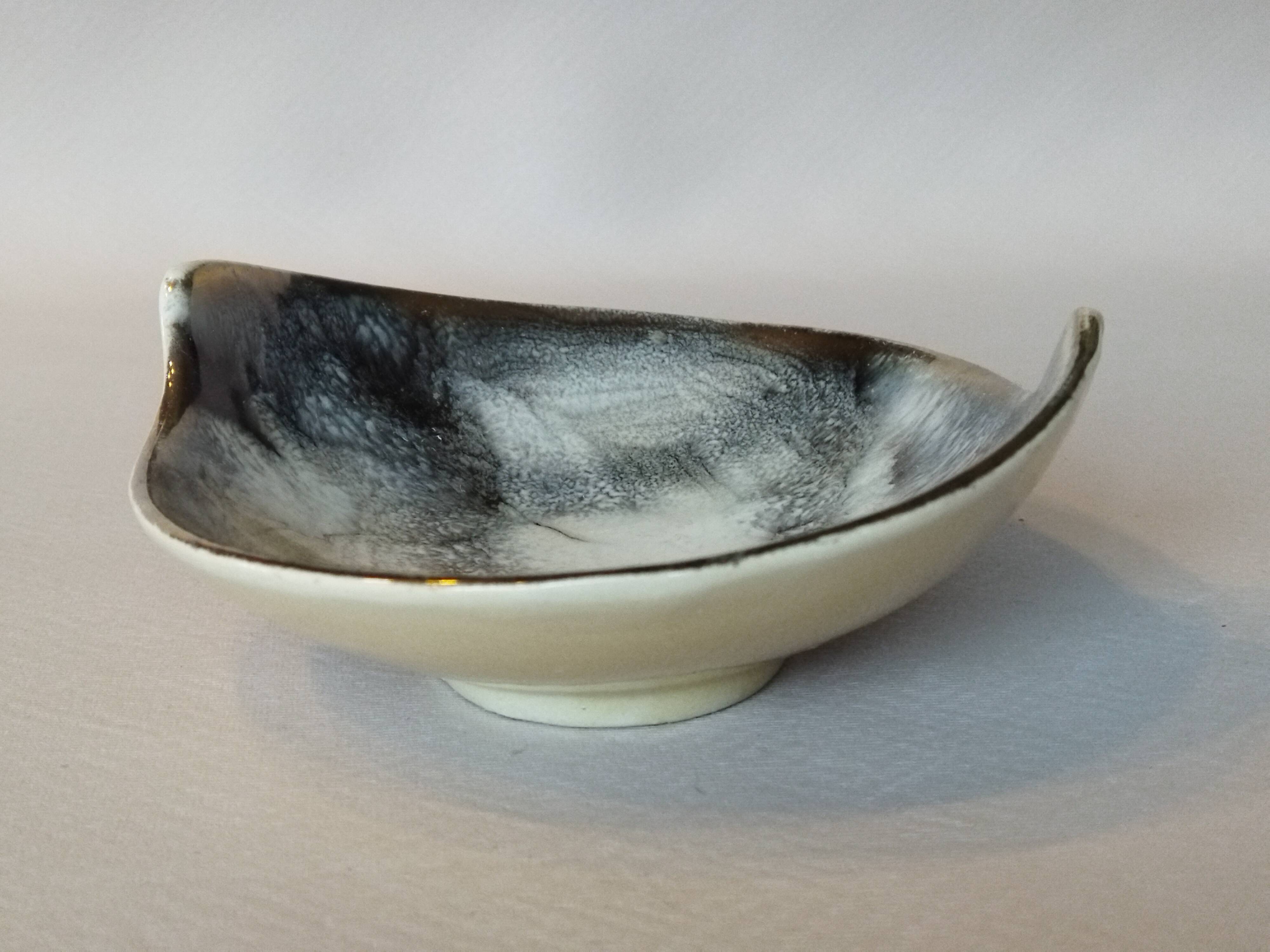 Ceramic pocket tray