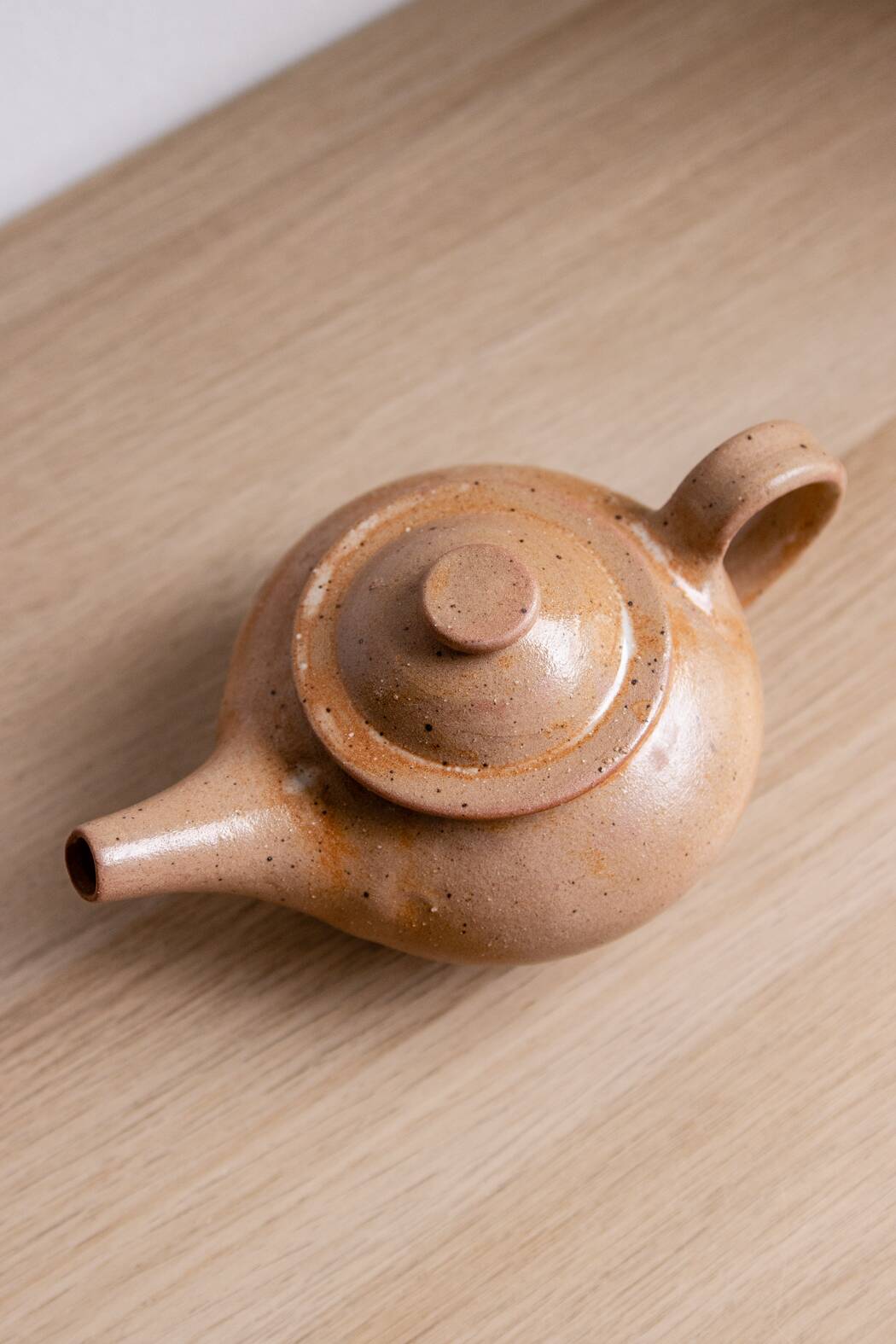 Théière Artisanale en Grès Moucheté