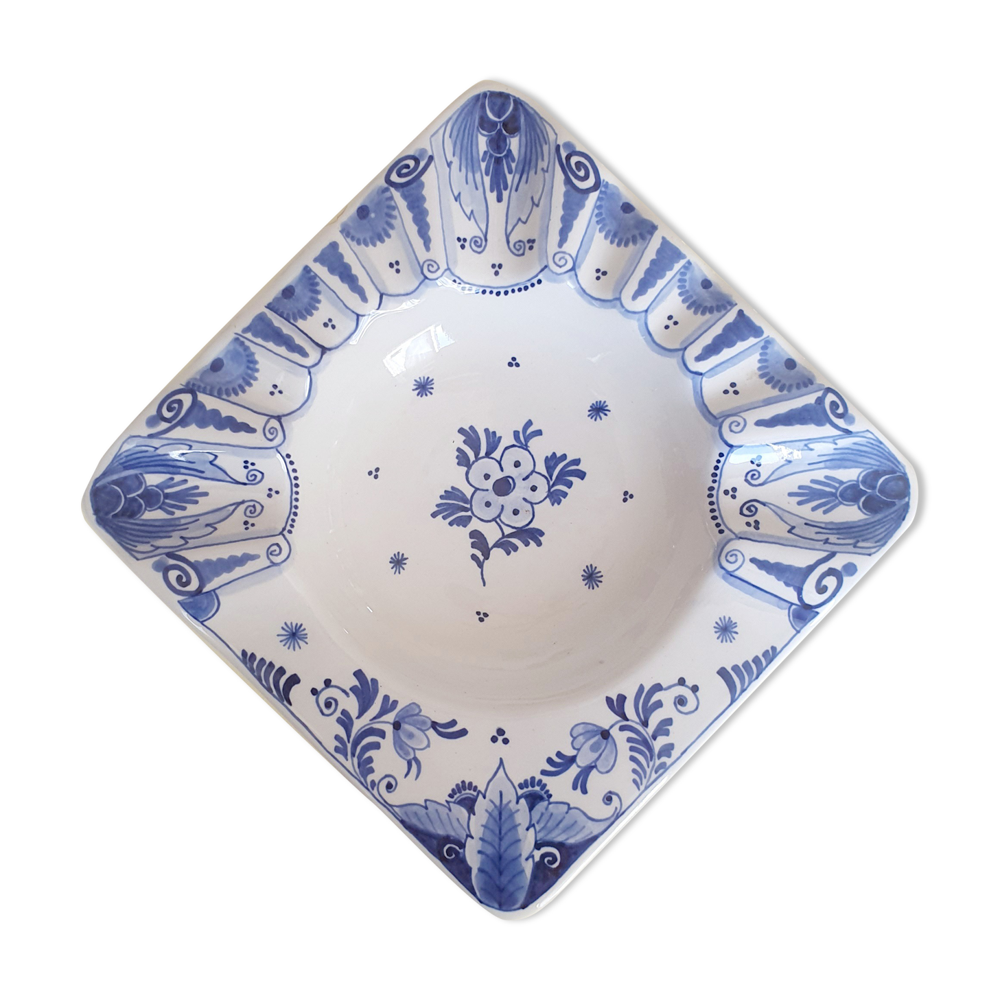 Delft porcelain pocket-empty ashtray