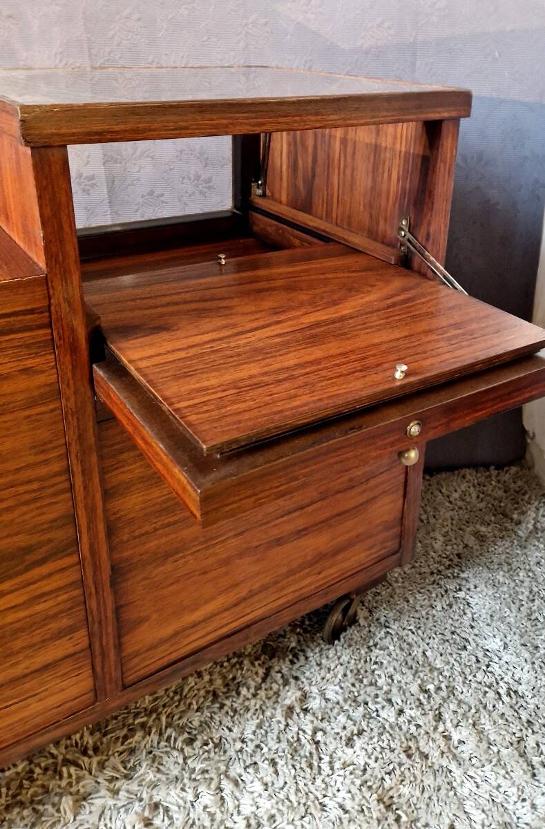 Art Deco mobile dessert bar