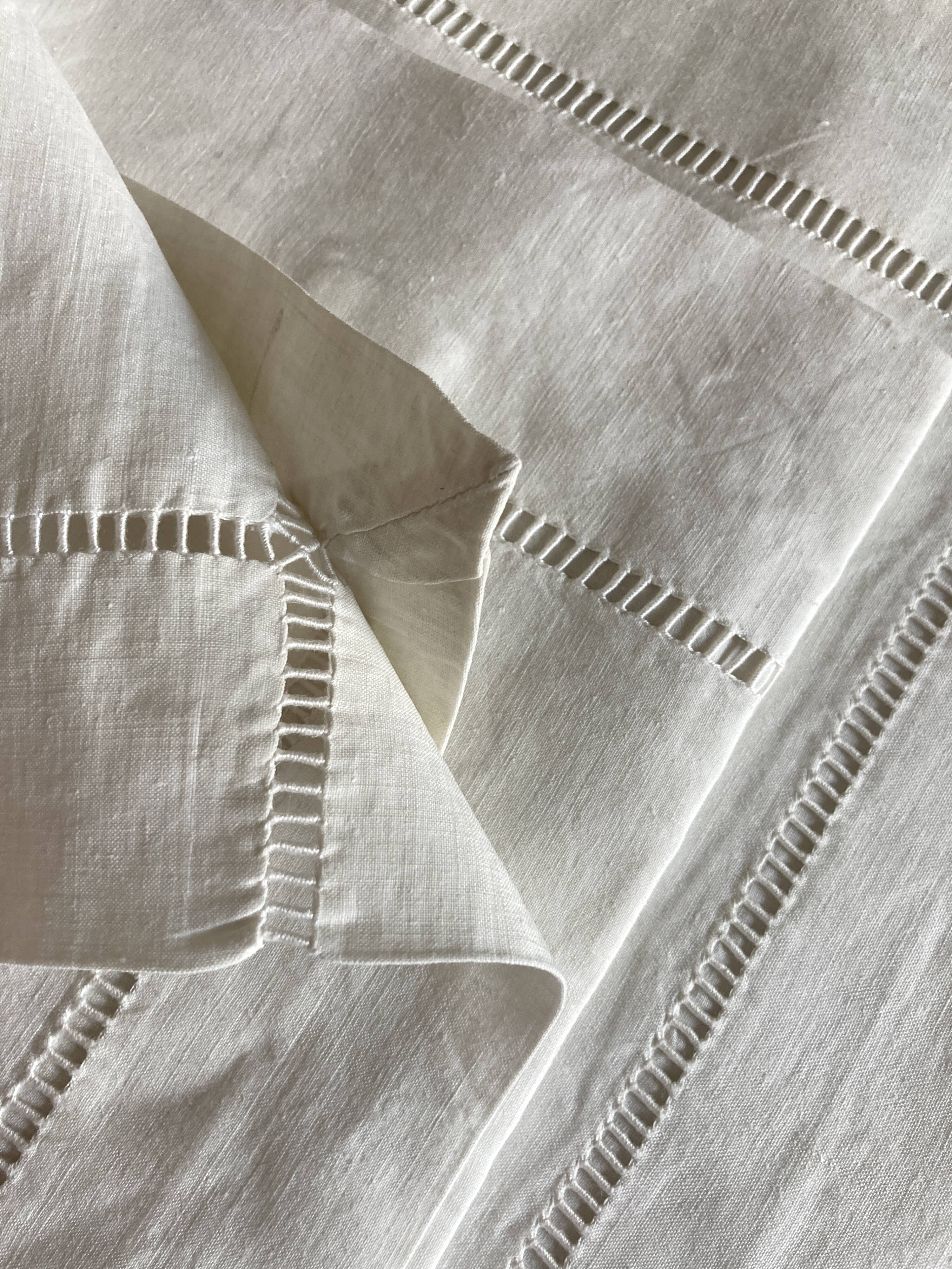 Pair of shortsowing pillowcase in linen wire without monogram