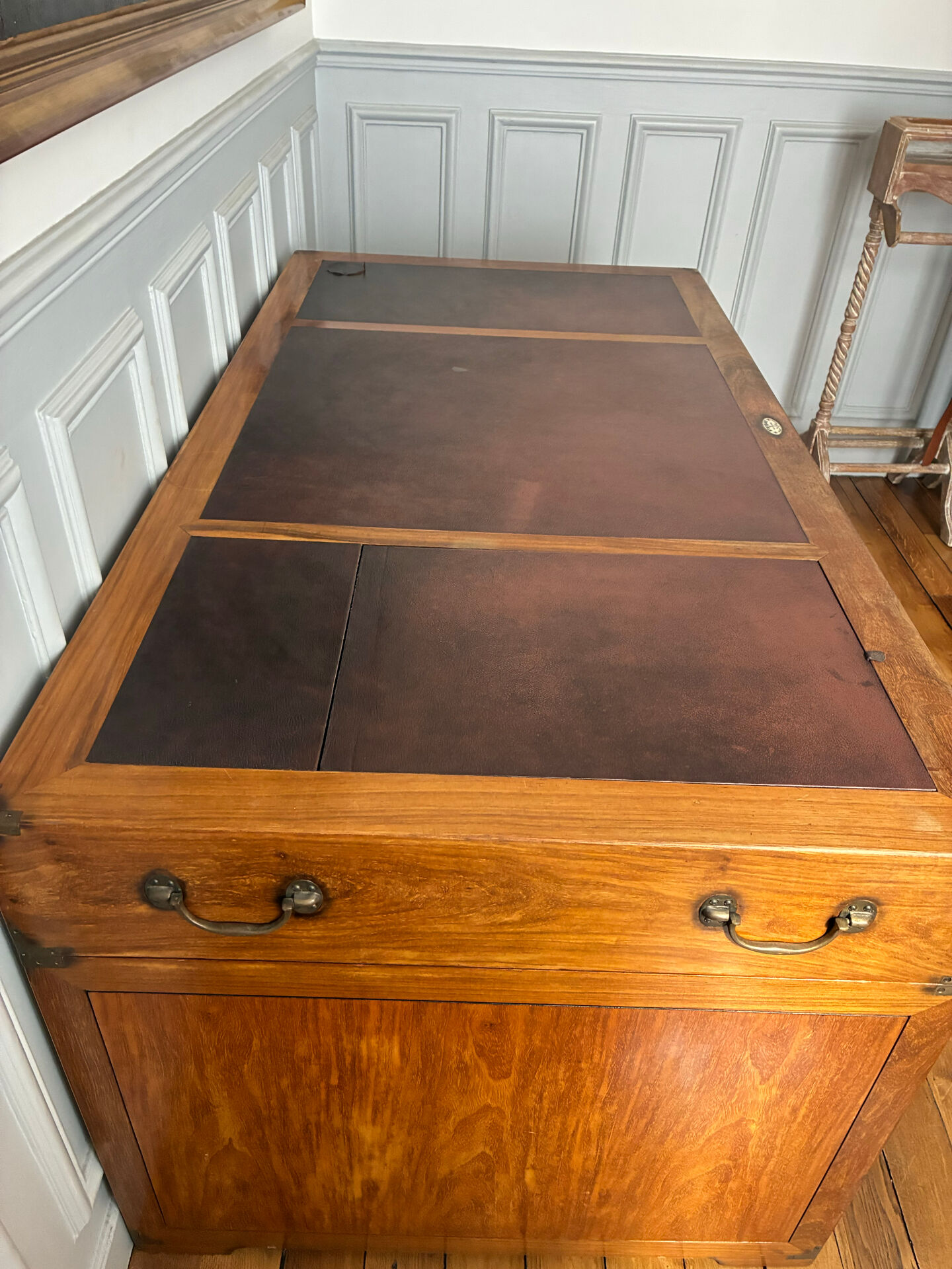 Richelieu - ministers pedestal desk