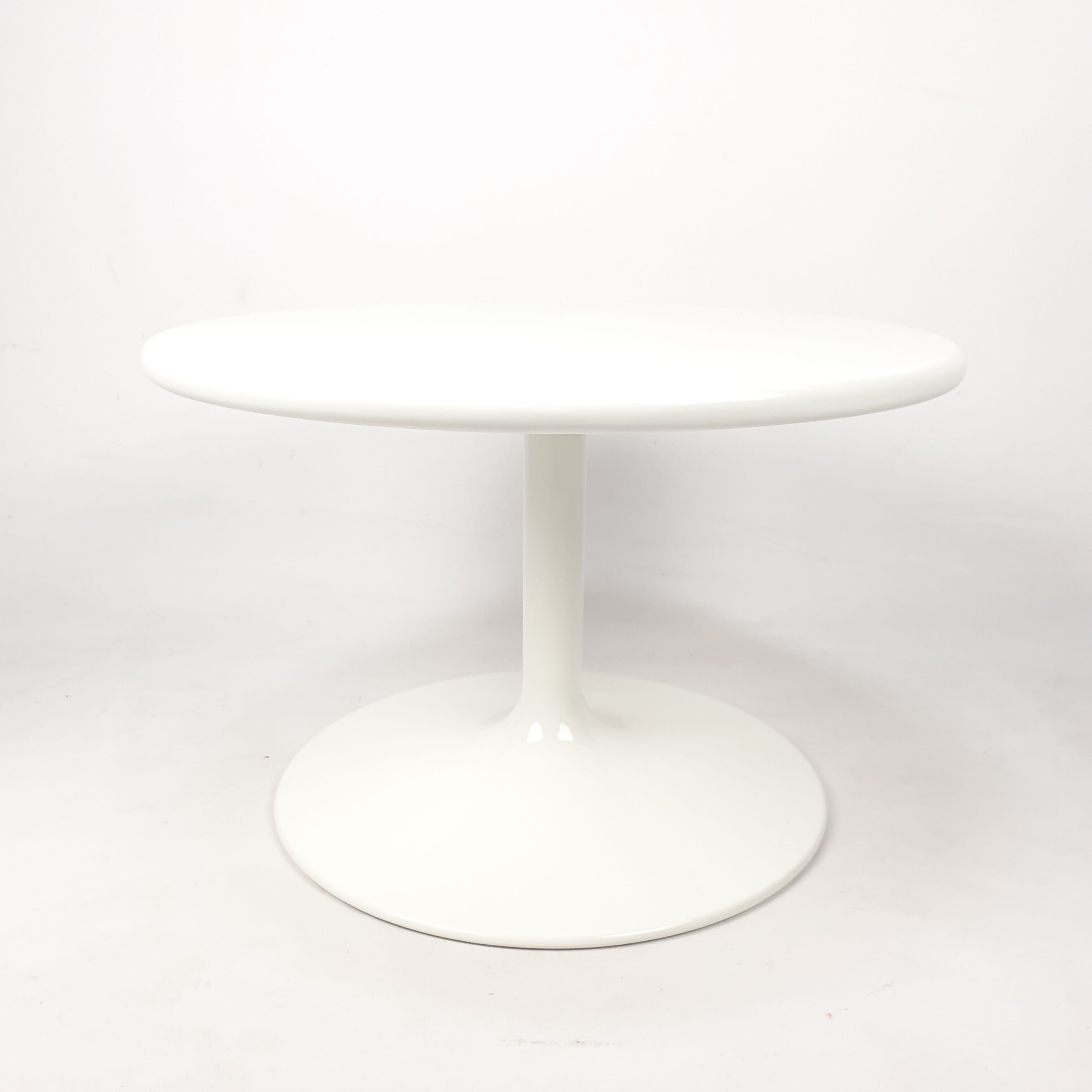 Coffee table by Pierre Paulin for Artifort 1970