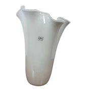 Vase blanche en verre plissé fidrio