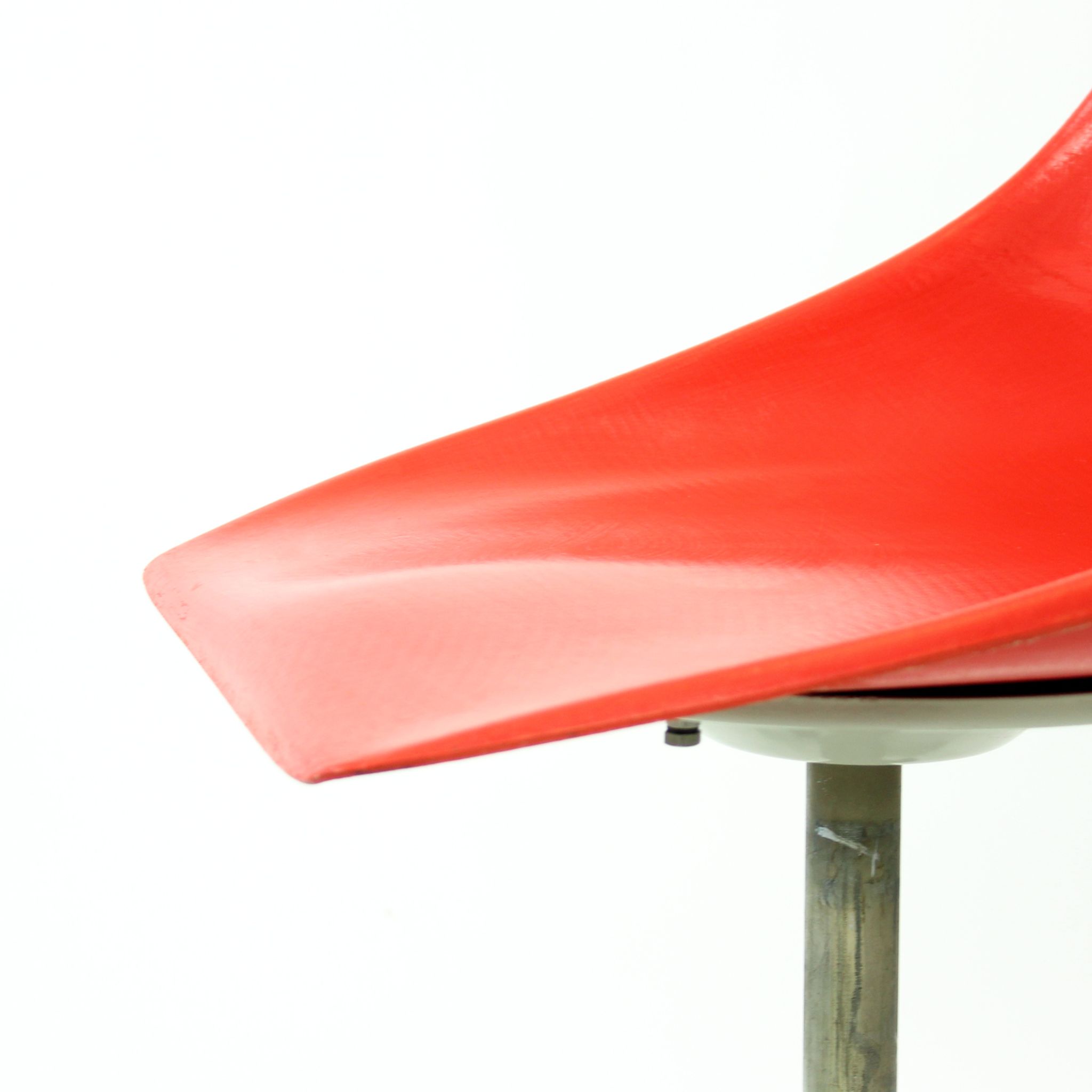 Chaise rouge Vertex, Miroslav Navratil des années 1960