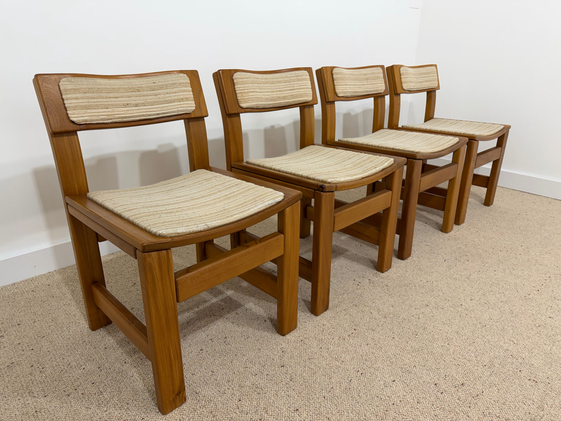 4 chaises en orme massif années 70