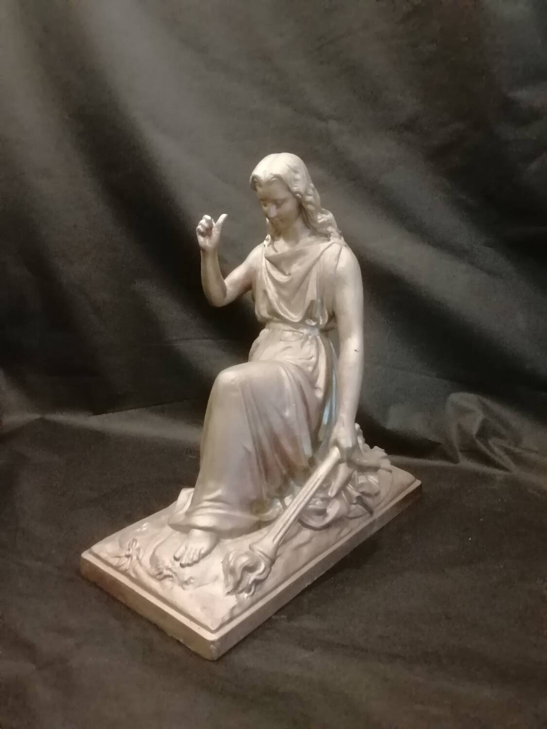 Statuette of a woman in gilded cast iron (Joan of Arc?)