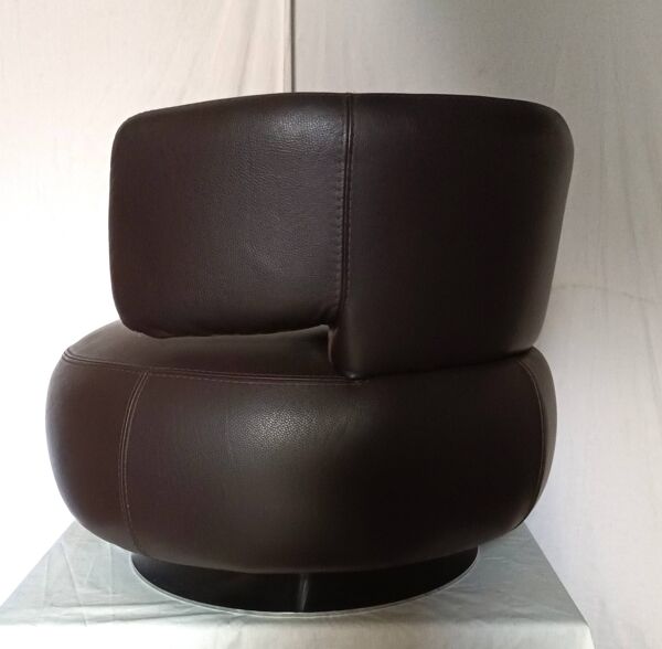 Fauteuil tournant CURL en cuir marron par Roche Bobois